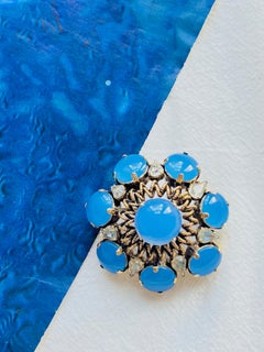 Christian Dior Vintage 1964 – Seltene, durchbrochene Brosche mit blauem Saphirkranz und tropfenförmigen Elementen