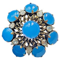 Christian Dior Vintage 1964 – Seltene, durchbrochene Brosche mit blauem Saphirkranz und tropfenförmigen Elementen