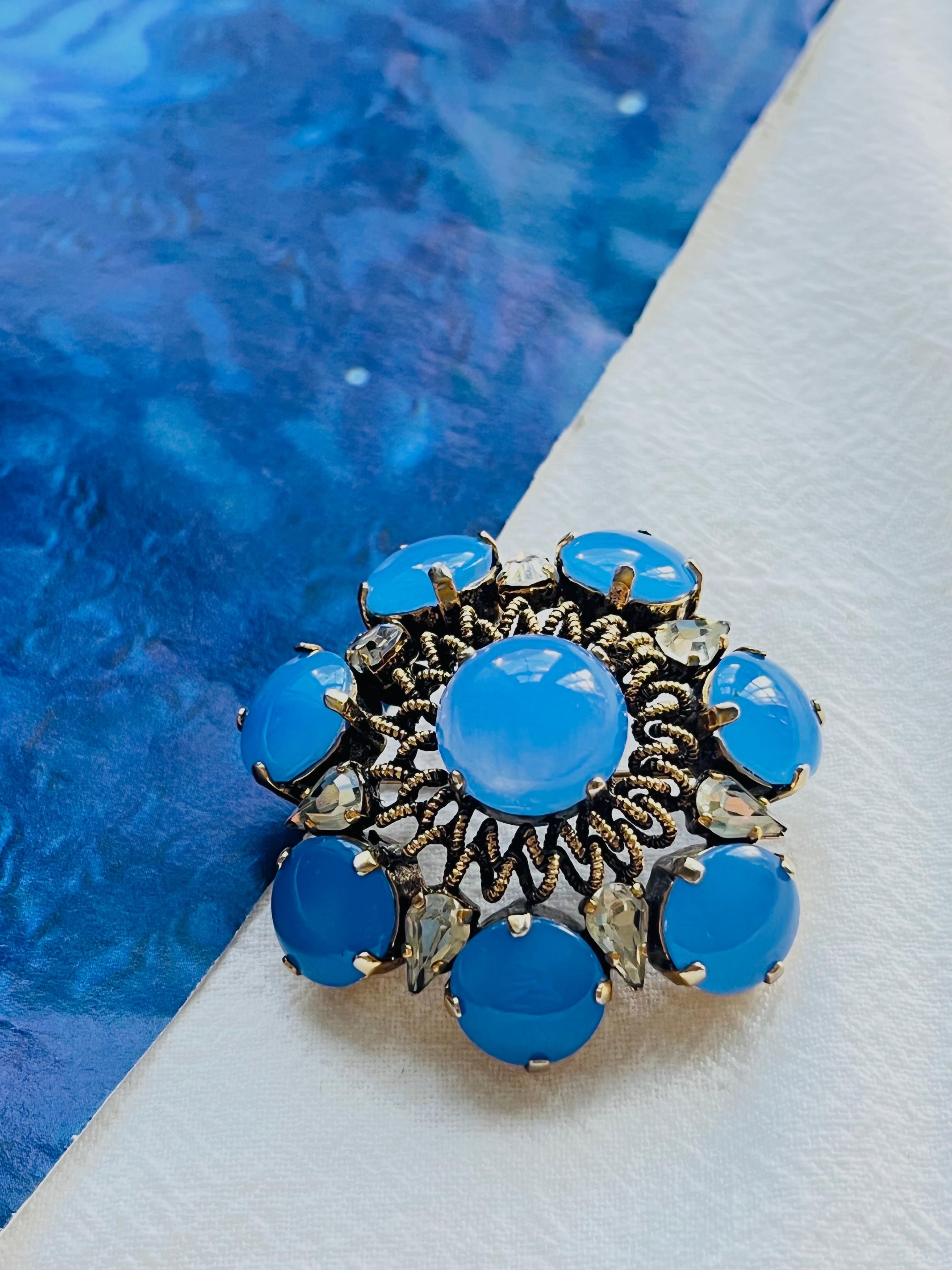 Christian Dior Vintage 1964 Sapphire Wreath Water Drop Crystals Openwork Brooch In Excellent Condition For Sale In Wokingham, England