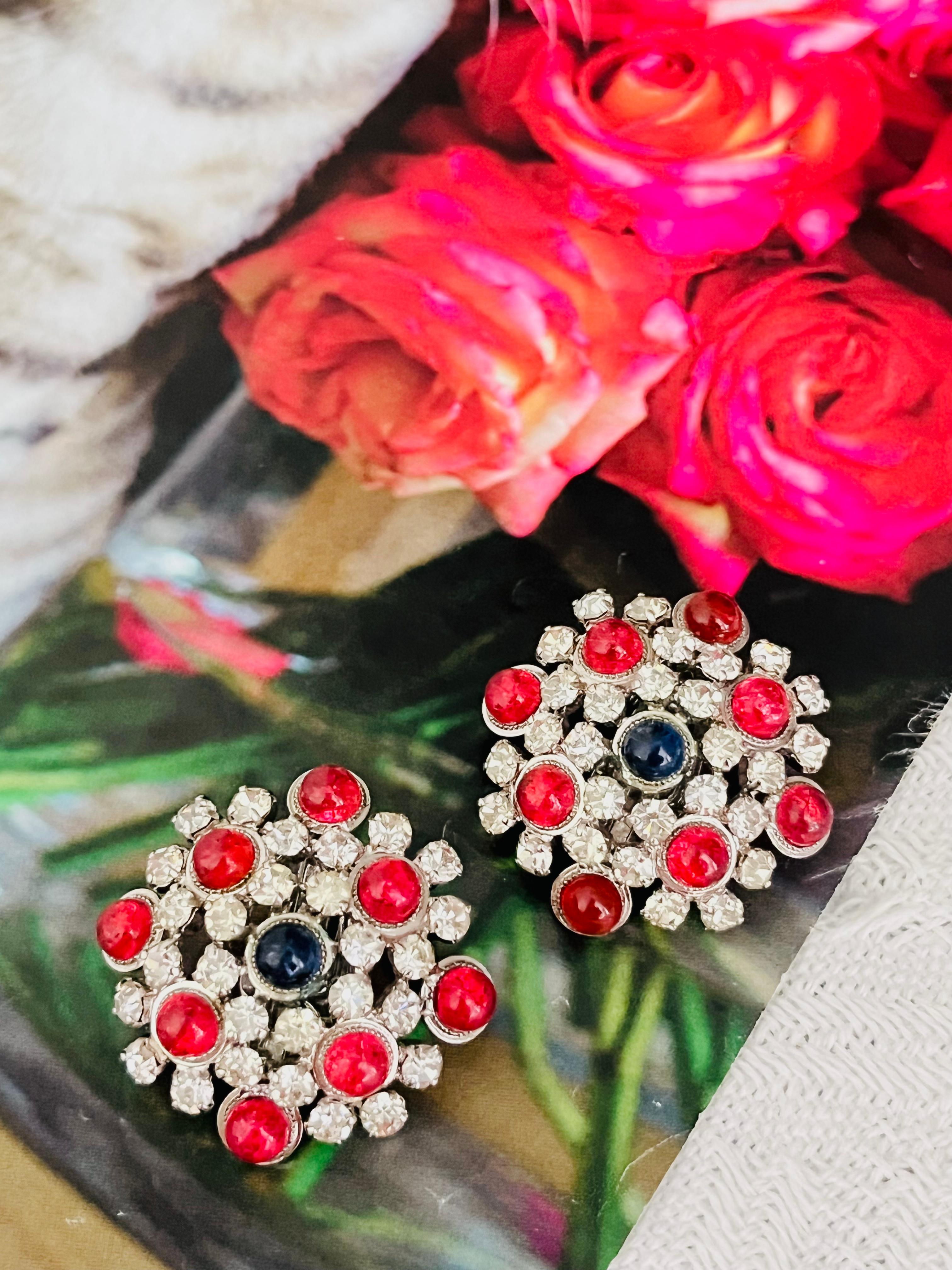 Christian Dior Vintage 1966 Gripoix Rubin Saphir Kristalle Blume Clip Ohrringe (Art déco) im Angebot