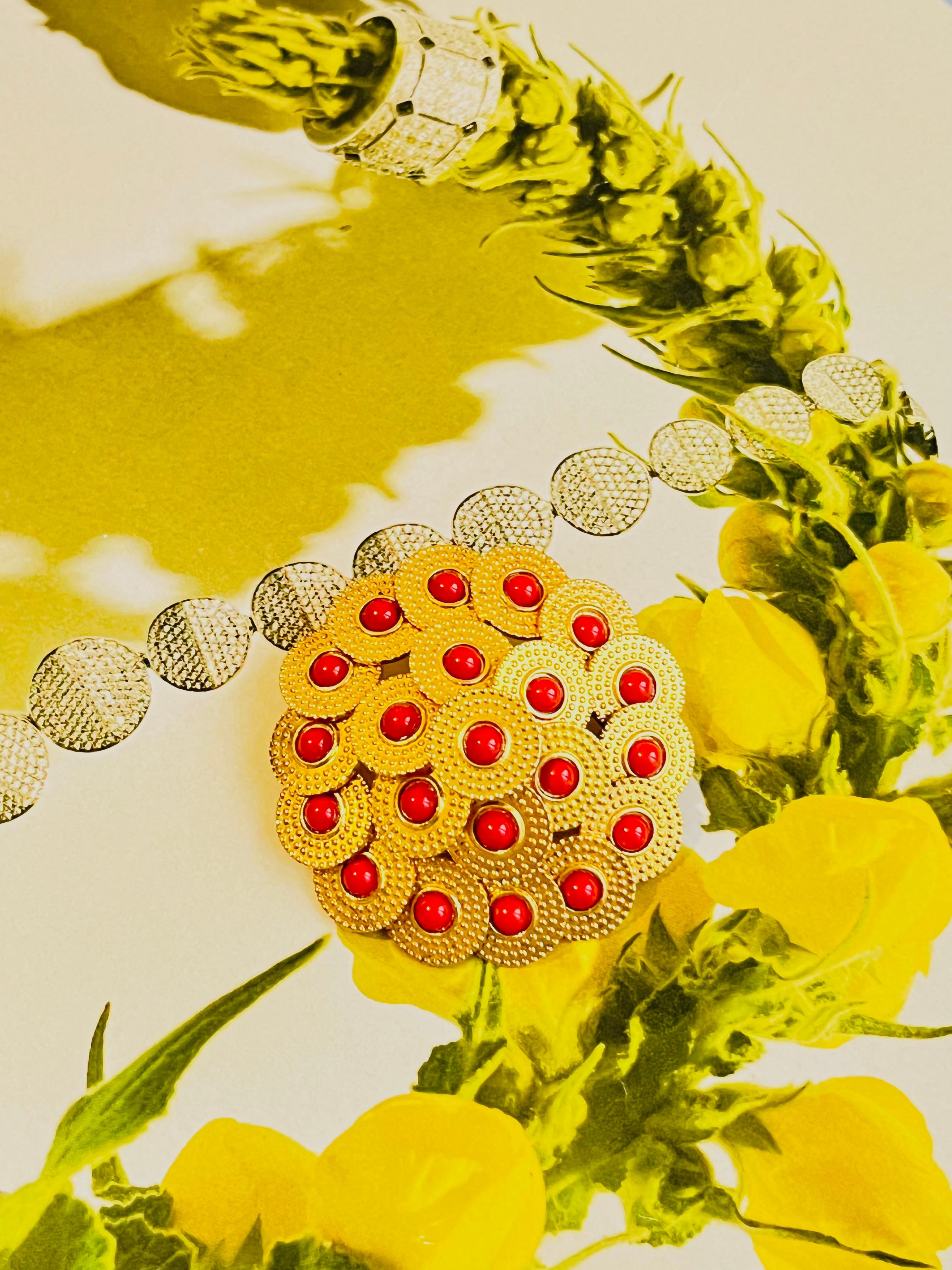 Christian Dior Vintage 1967 Scheibenkreis Rot Perlen Kugeln durchbrochene gewölbte Brosche für Damen oder Herren im Angebot