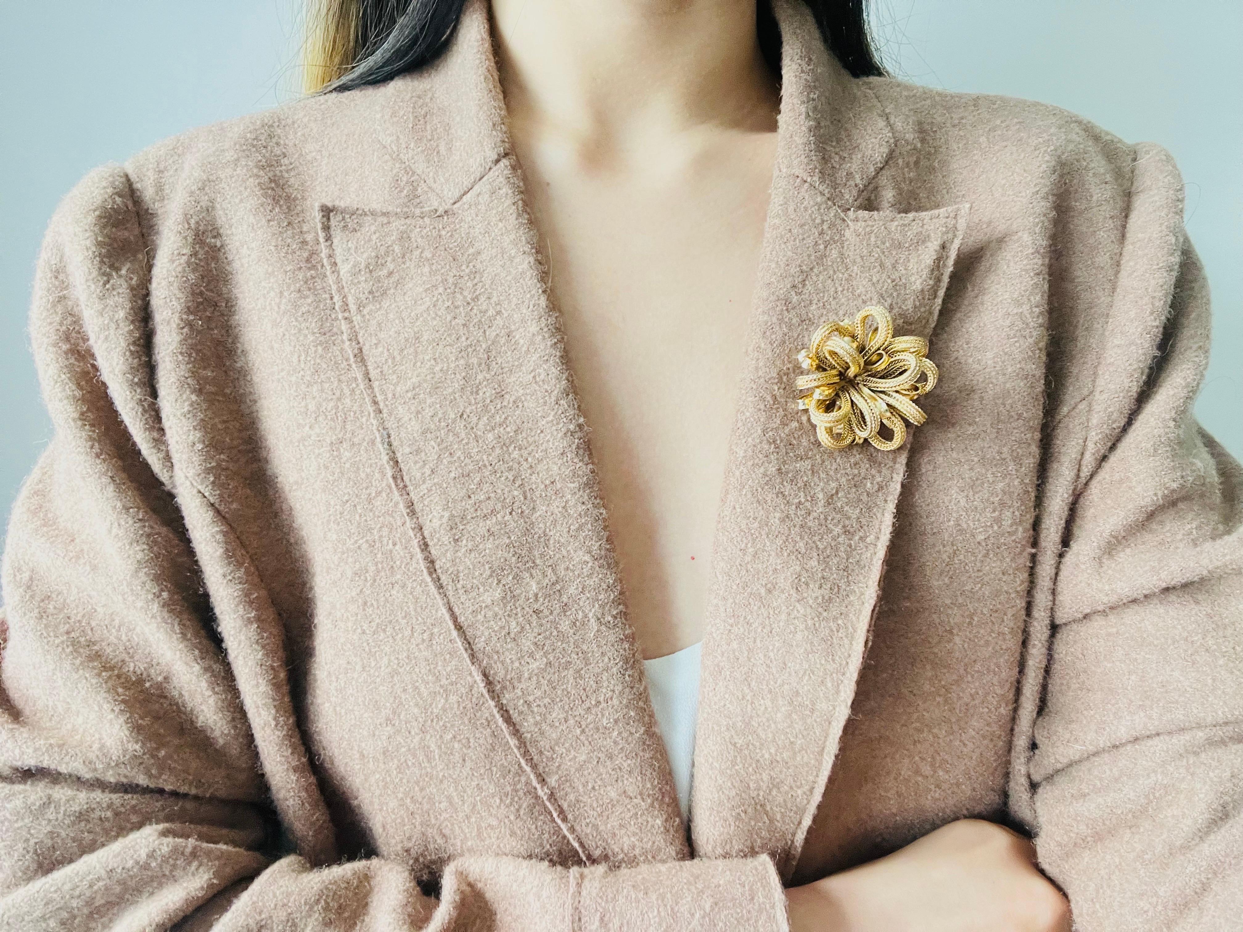 Christian Dior Vintage 1967 Vivid Mesh Knit Ribbon Bow Flourish Flower Brooch For Sale 1