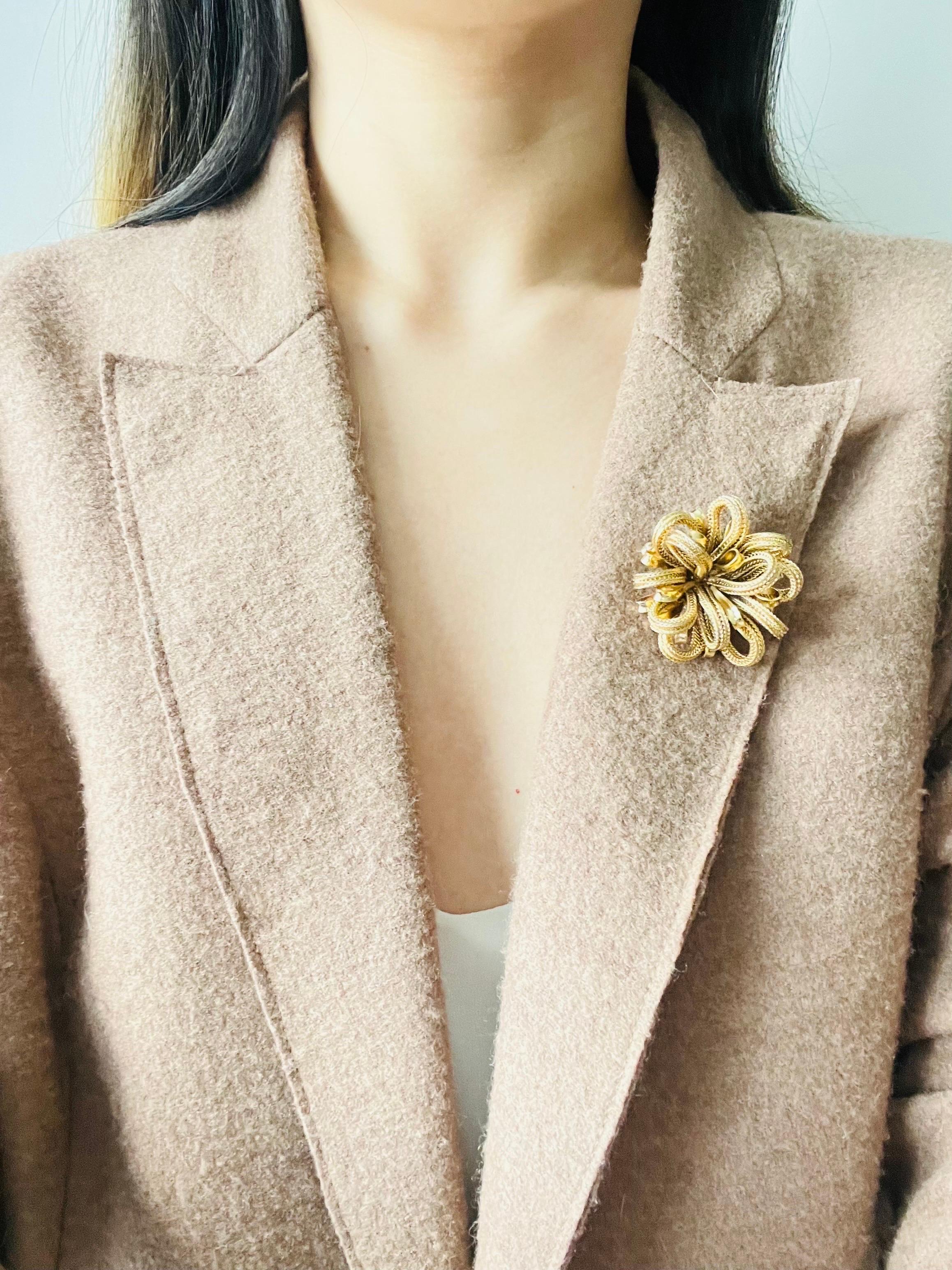 Christian Dior Vintage 1967 Vivid Mesh Knit Ribbon Bow Flourish Flower Brooch For Sale 1