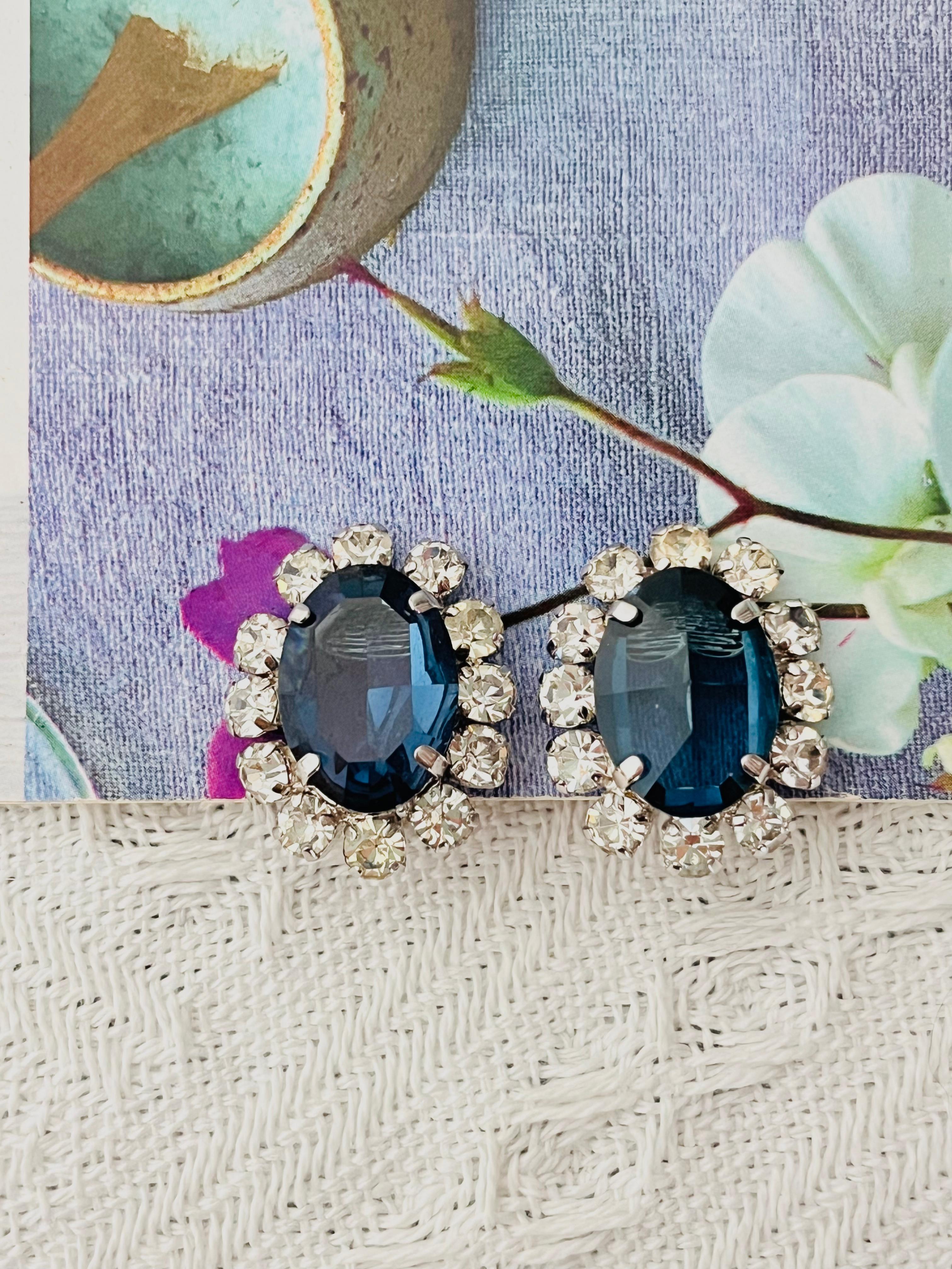 Christian Dior Vintage 1968 Oval Sapphire Navy Circle Crystals Clip Earrings (Art déco) im Angebot