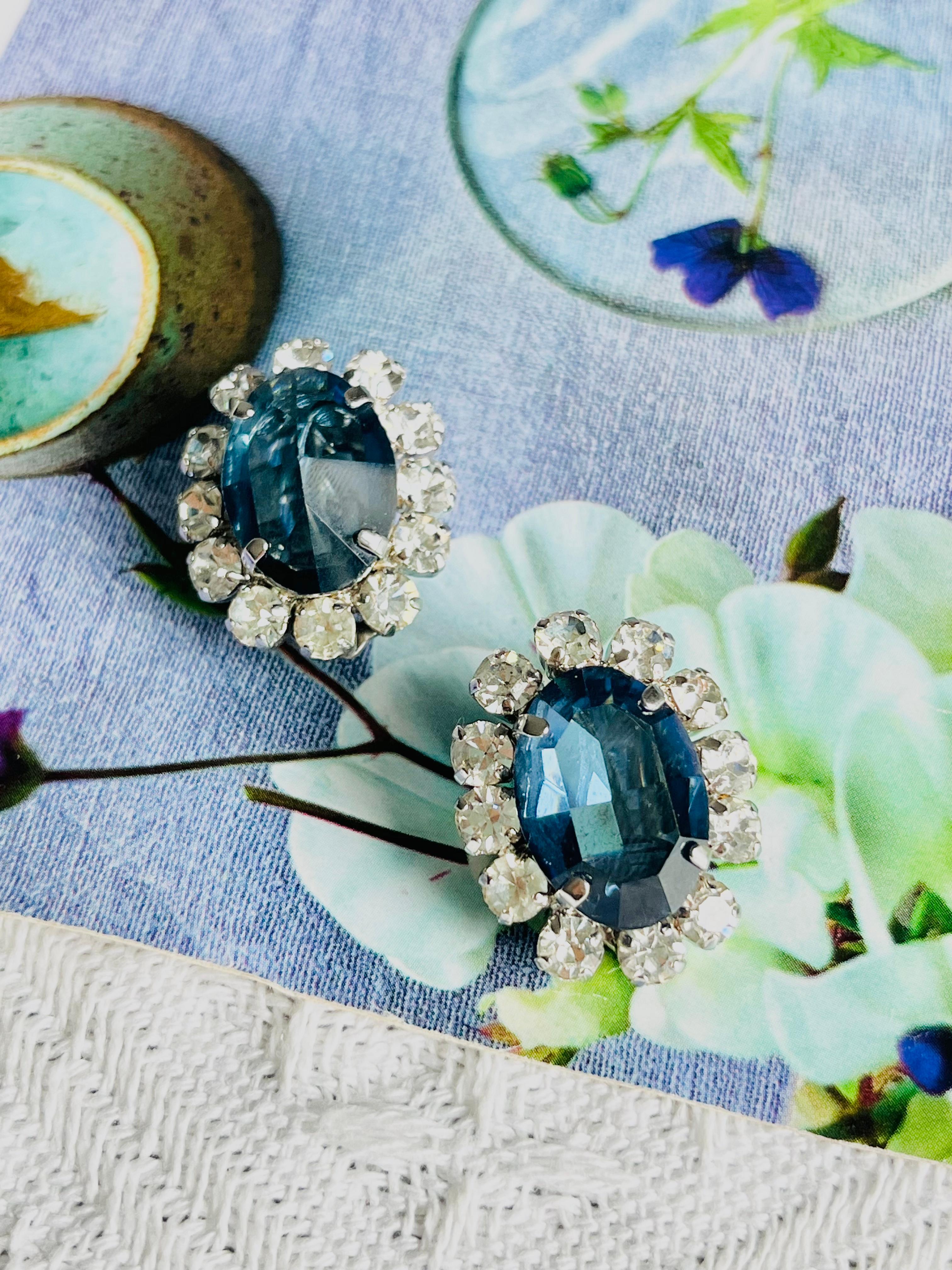 Christian Dior Vintage 1968 Oval Sapphire Navy Circle Crystals Clip Earrings für Damen oder Herren im Angebot