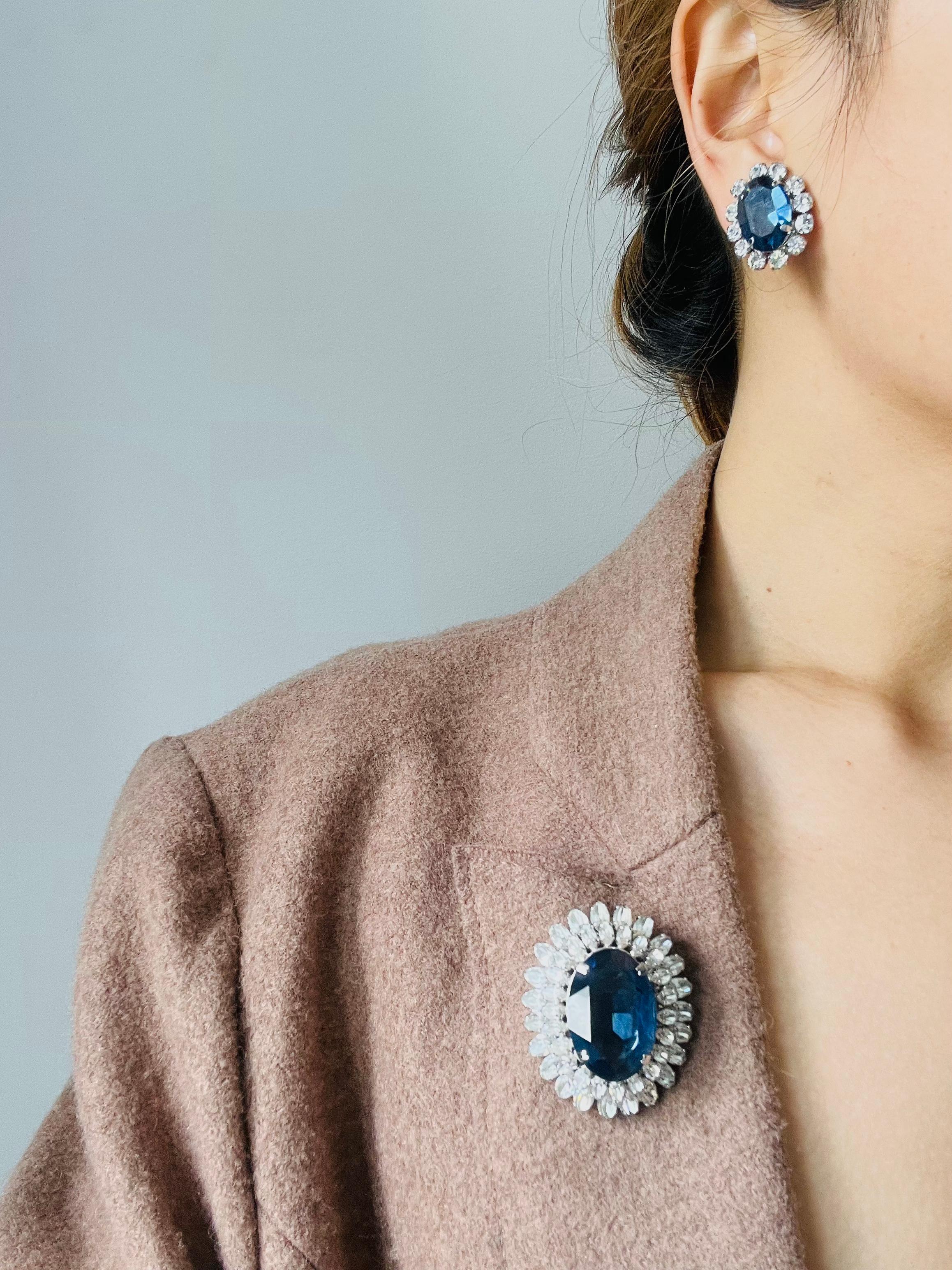 Christian Dior Vintage 1968 Oval Sapphire Navy Circle Crystals Clip Earrings im Angebot 3