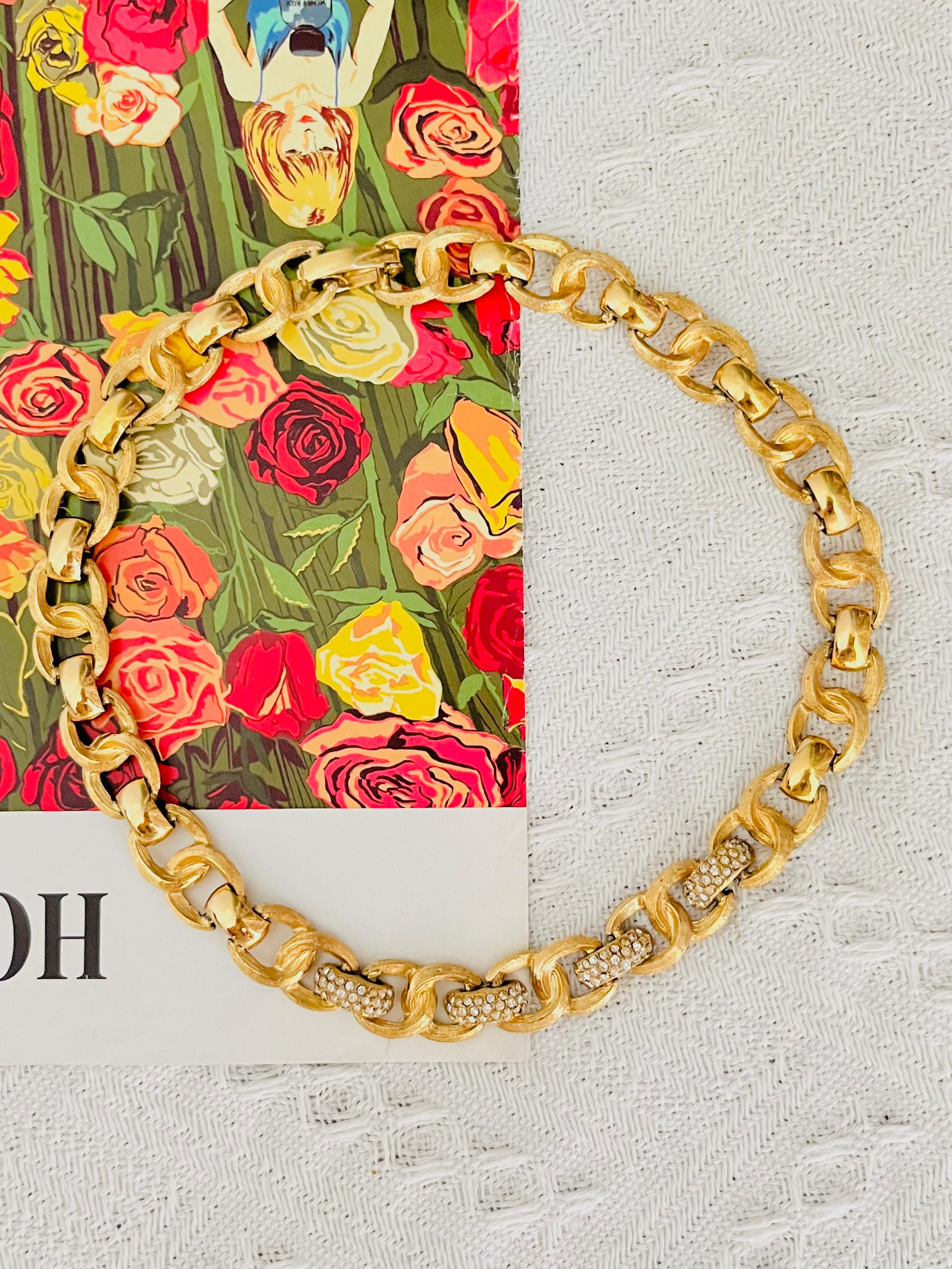 Christian Dior Vintage 1970 Unisex Four Bar Crystals Charm Interlocked Omega Linked Modernist Collar Choker Necklace, Gold Tone

Very good condition. Light scratches of colour loss, not any stones lost. 100% genuine. 

A unique piece. Signed at the
