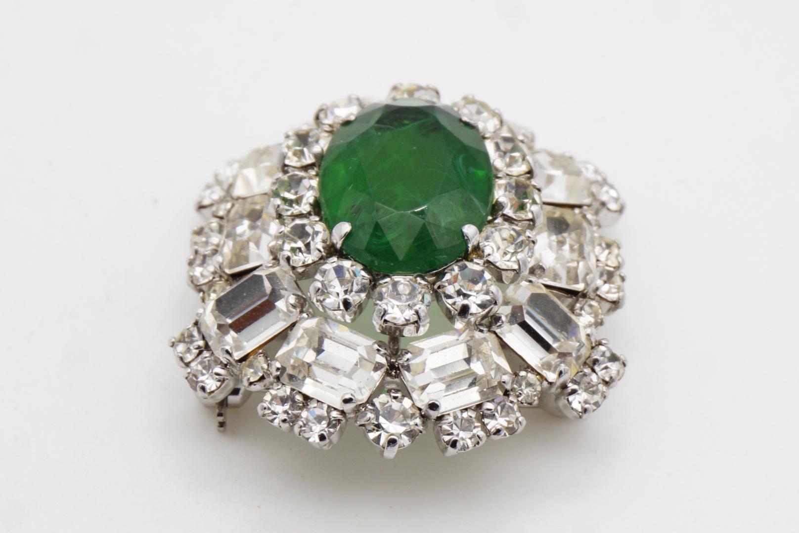 Christian Dior Vintage 1970 Cristales Ovalados Verde Esmeralda Broche Cúpula Marquesa en venta 5
