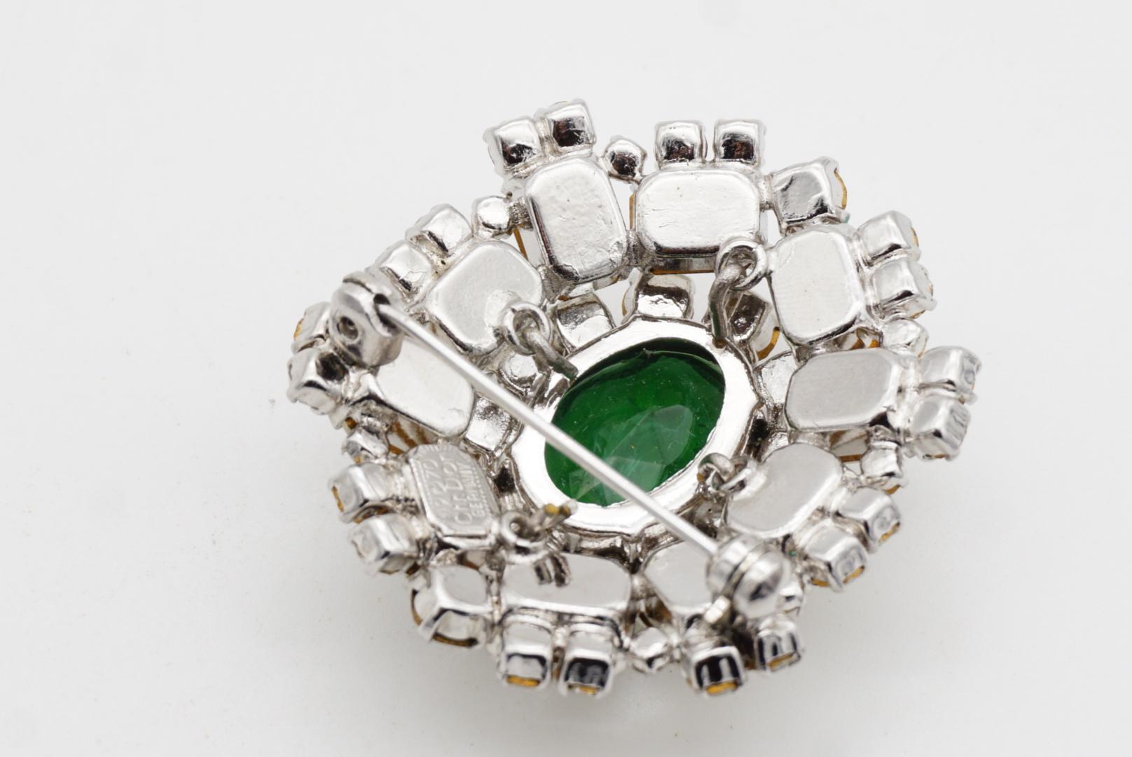 Christian Dior Vintage 1970 Cristales Ovalados Verde Esmeralda Broche Cúpula Marquesa en venta 7