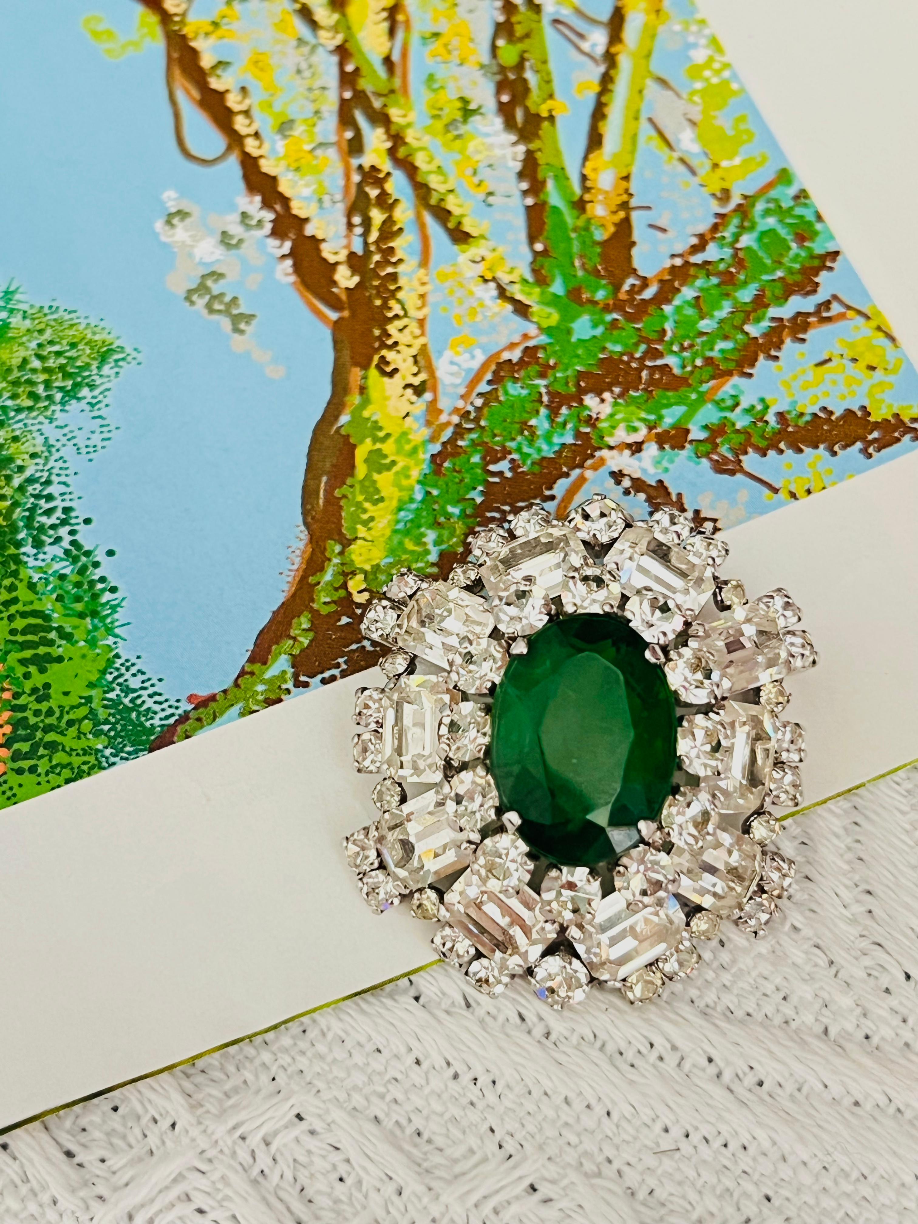 Christian Dior Vintage 1970 Cristales Ovalados Verde Esmeralda Broche Cúpula Marquesa en Excelente estado para la venta en Wokingham, England