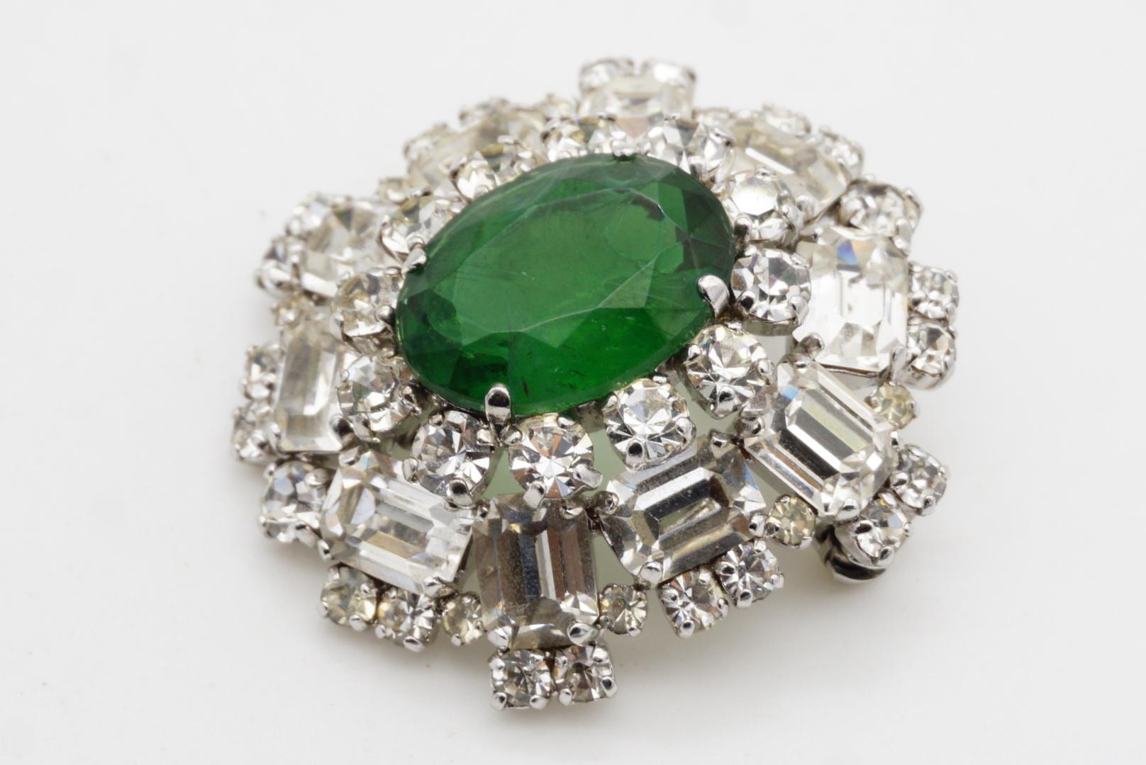 Christian Dior Vintage 1970 Cristales Ovalados Verde Esmeralda Broche Cúpula Marquesa en venta 4