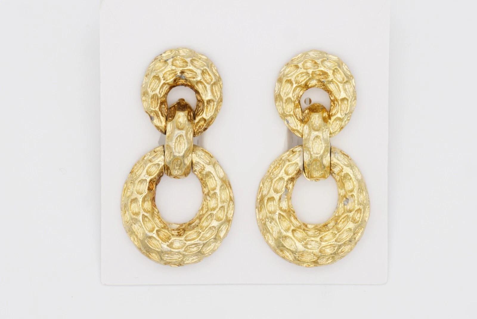 Christian Dior Vintage 1970 Pendientes de clip gruesos con gota de aro ovalado circular texturizado en venta 11