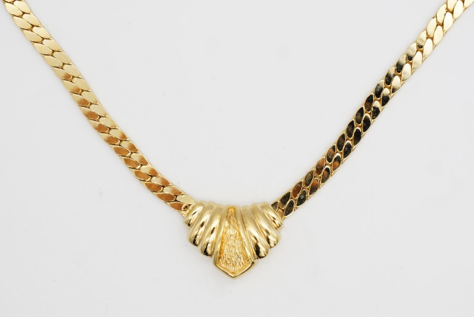 Christian Dior Vintage 1970 Triangle Shell Wing Pendant Monderist Gold Necklace en venta 3