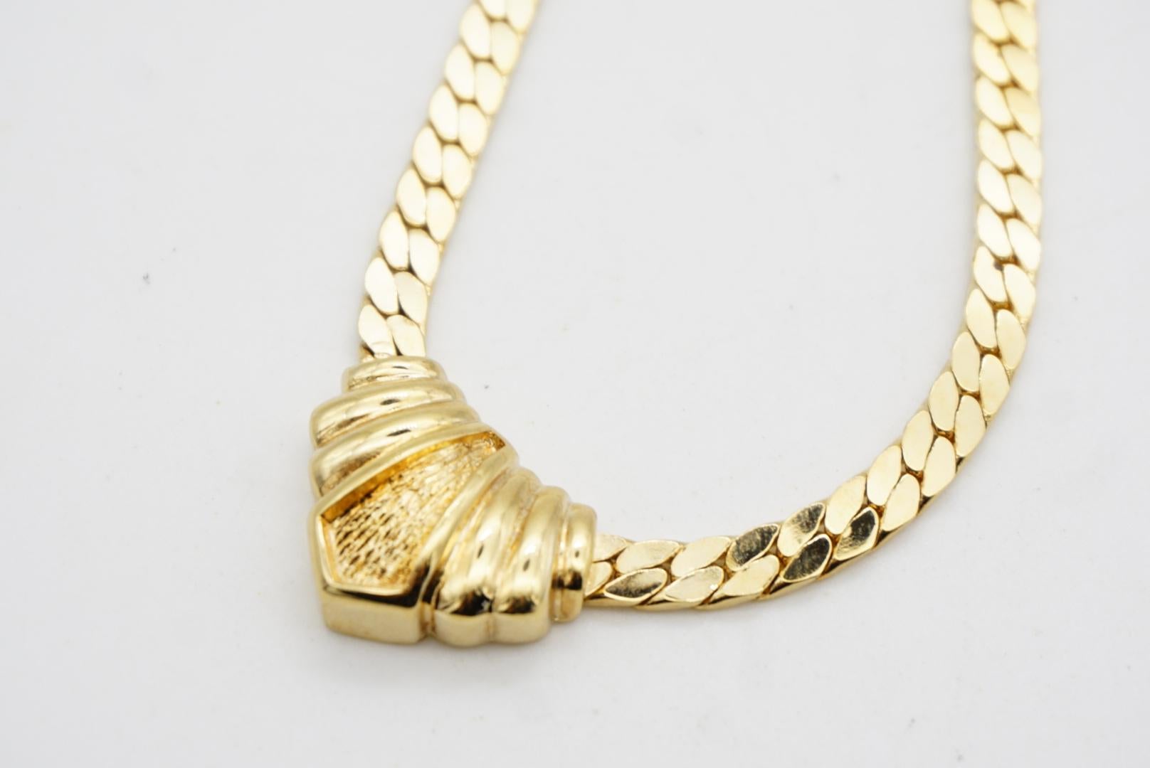 Christian Dior Vintage 1970 Triangle Shell Wing Pendant Monderist Gold Necklace en venta 4