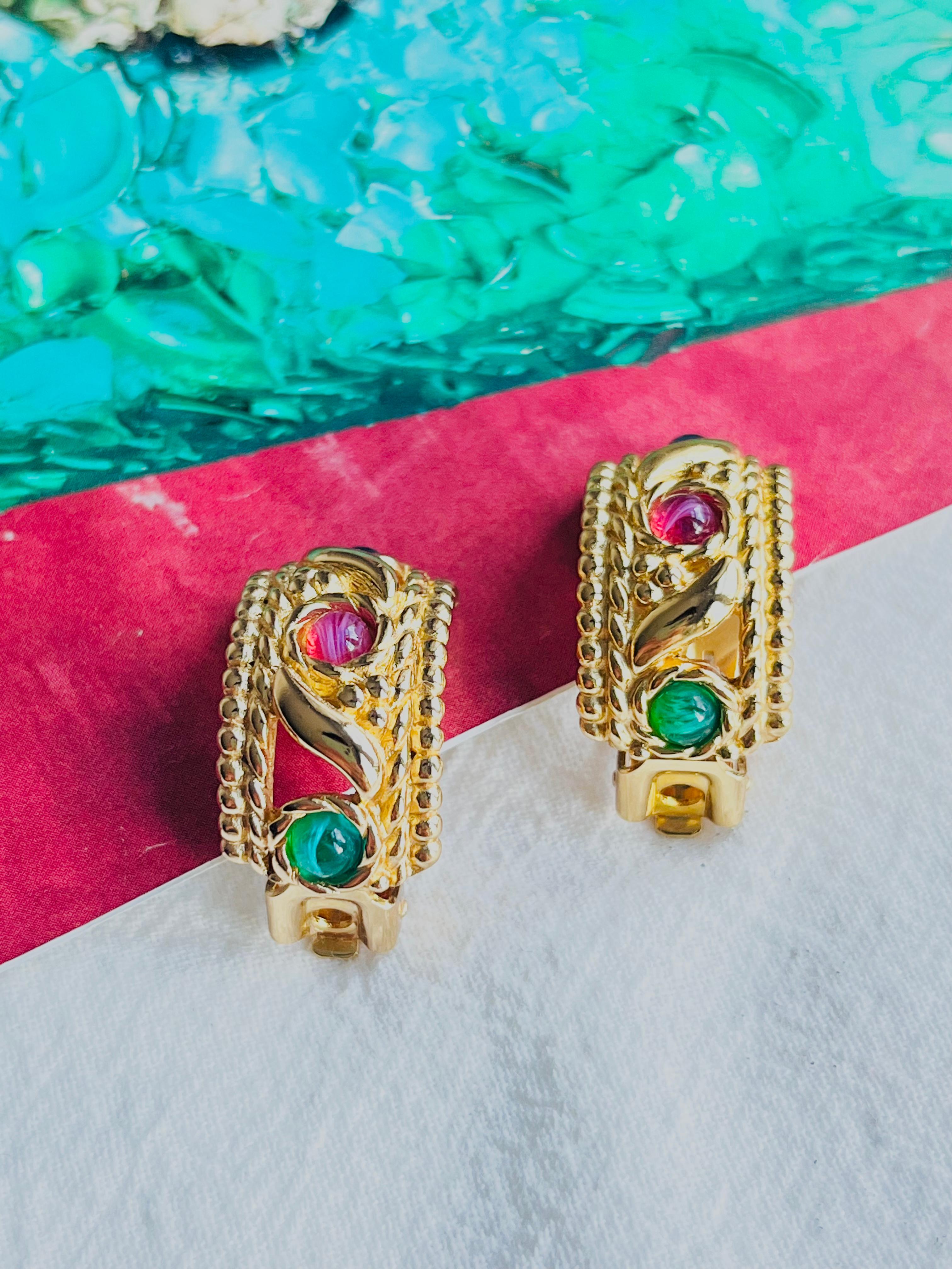 Christian Dior Vintage 1970s Baroque Gripoix Emerald Sapphire Ruby Clip Earrings In Excellent Condition For Sale In Wokingham, England