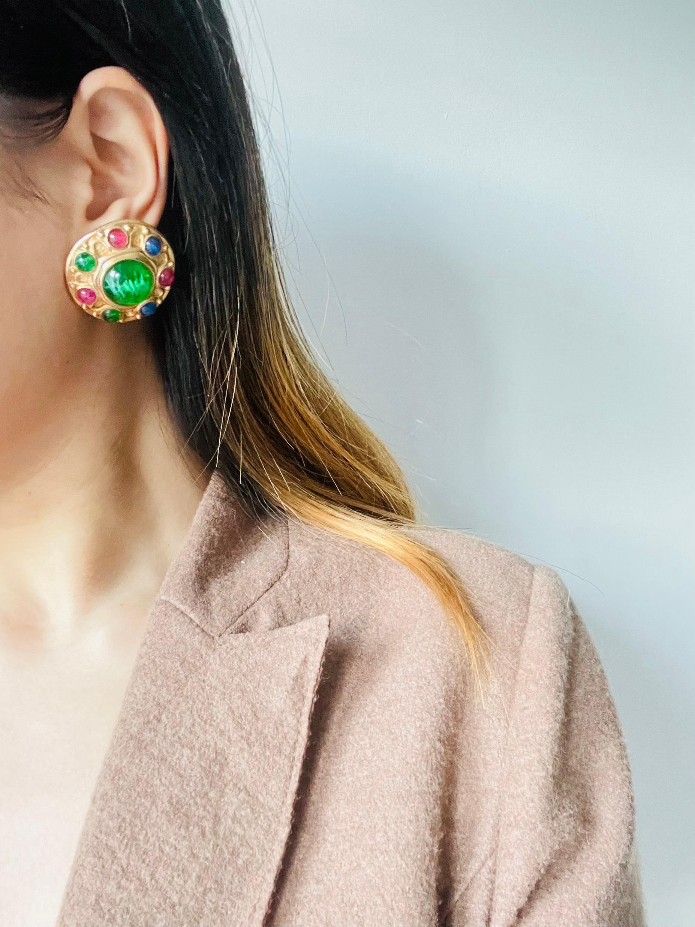 Christian Dior Vintage 1970s Baroque Gripoix Emerald Sapphire Ruby Clip Earrings 3