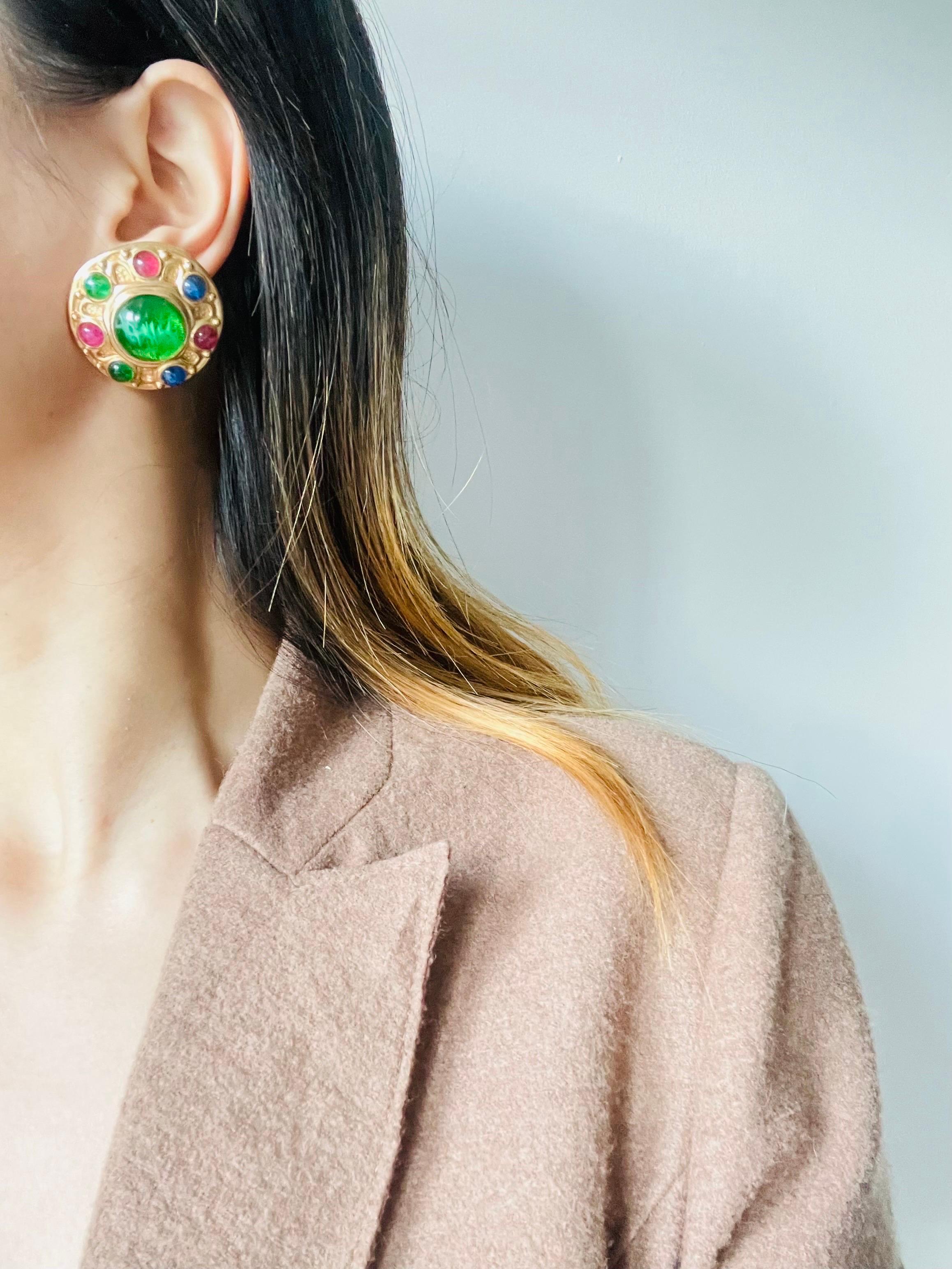 Christian Dior Vintage 1970s Baroque Gripoix Emerald Sapphire Ruby Clip Earrings 4