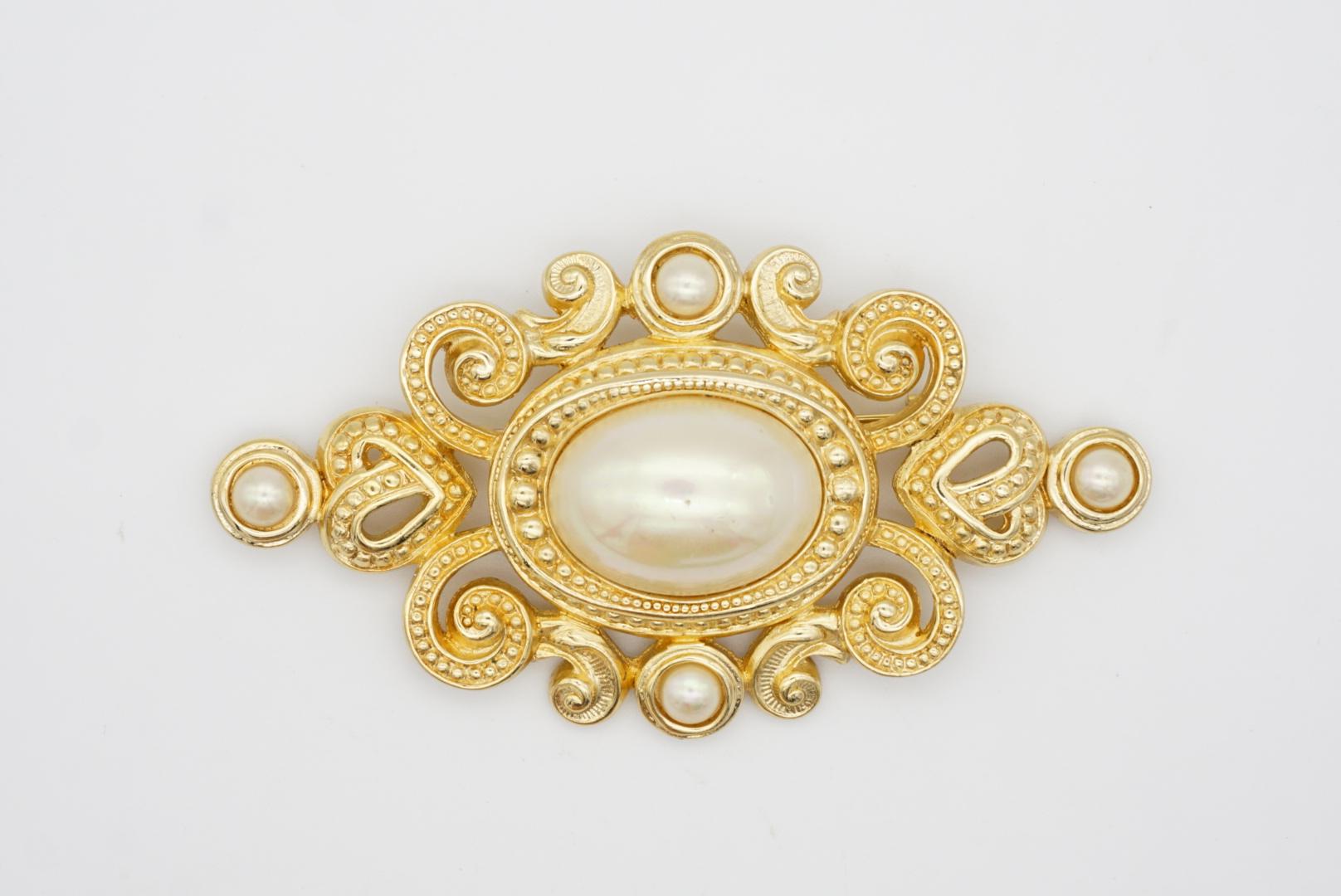 Christian Dior Vintage 1970s Baroque Huge Oval Pearl Heart Openwork Gold Brooch  For Sale 1