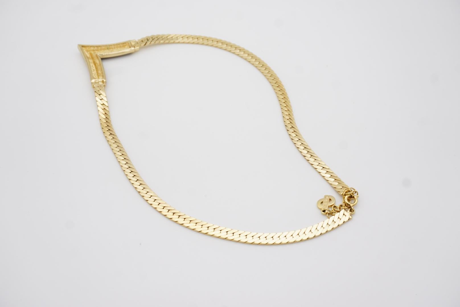 Christian Dior Vintage 1970s Black Crystal Arrow Triangle Pendant Gold Necklace For Sale 6