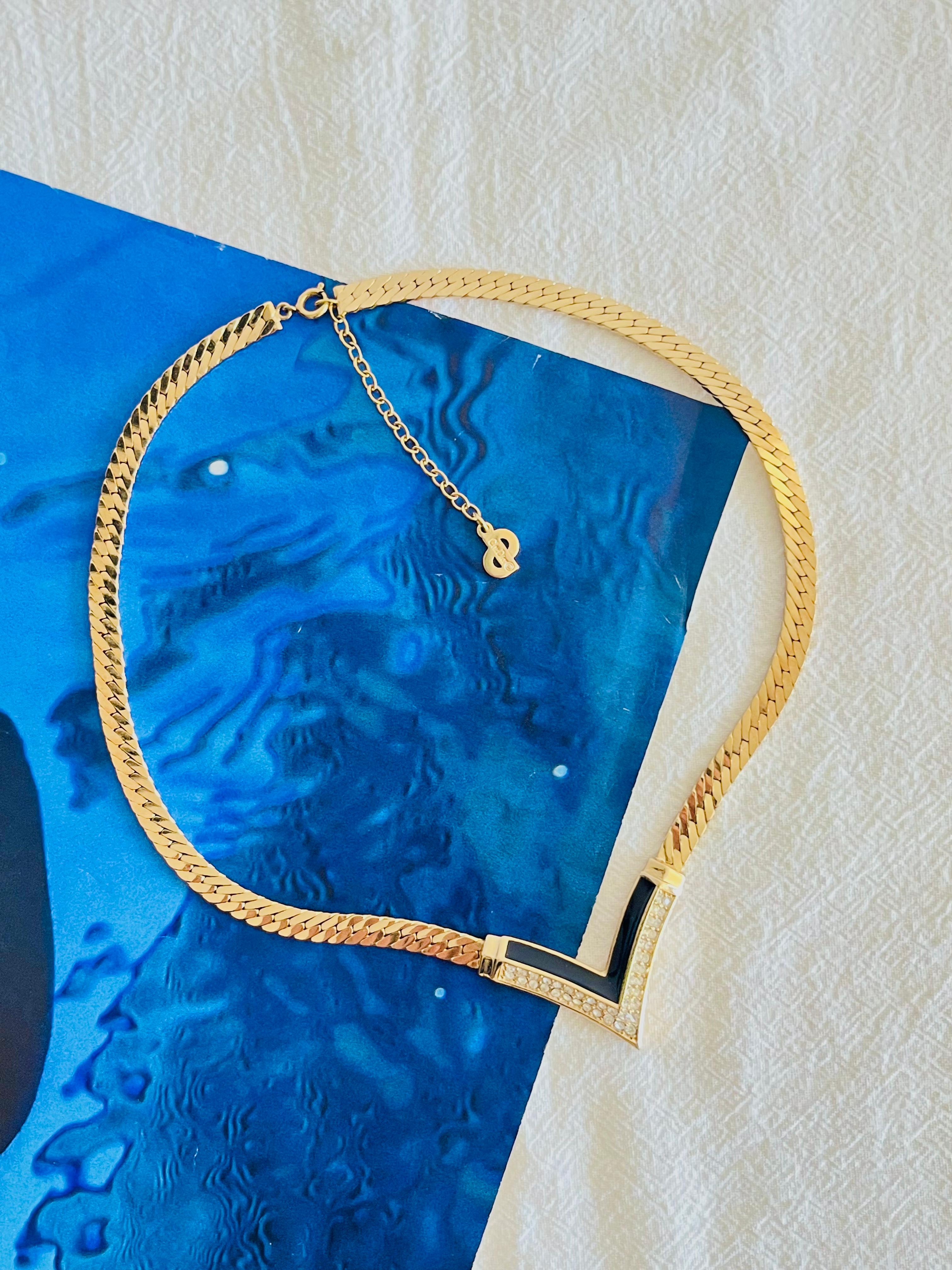 Christian Dior Vintage 1970s Black Crystal Arrow Triangle Pendant Gold Necklace In Excellent Condition In Wokingham, England