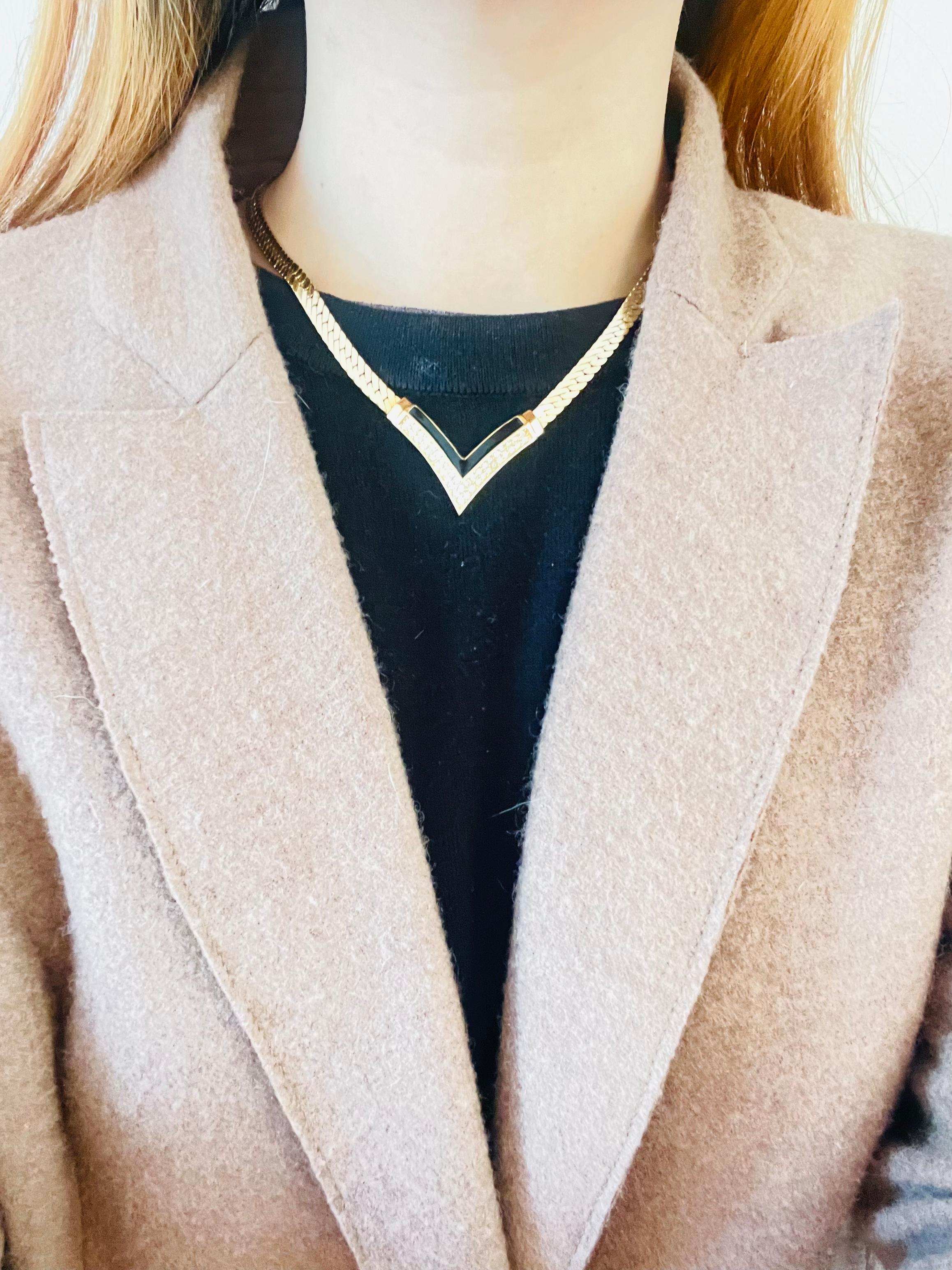 Christian Dior Vintage 1970s Black Crystal Arrow Triangle Pendant Gold Necklace Unisexe en vente