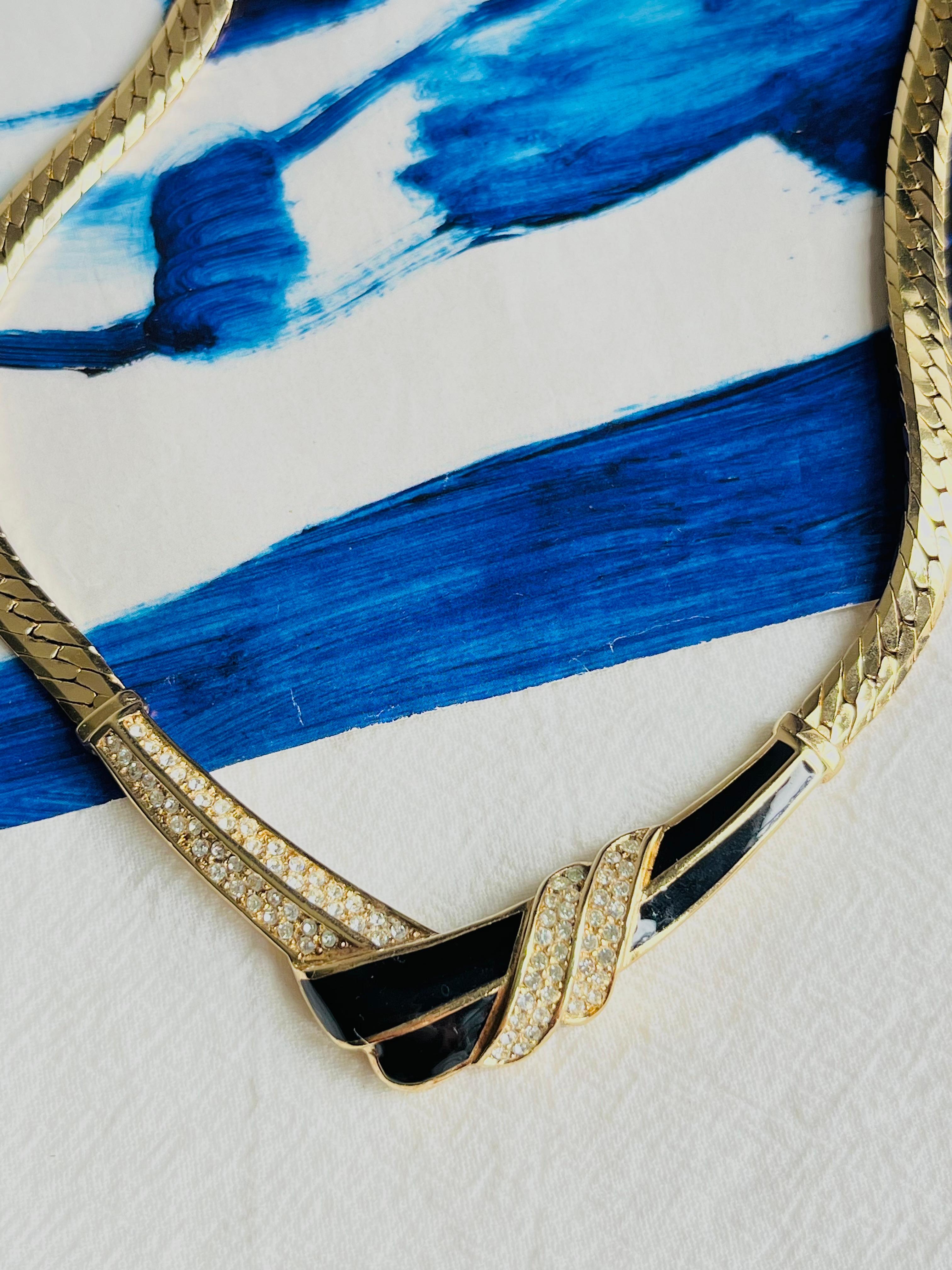 Christian Dior Vintage 1970s Black Enamel Crystals Tie Knot Triangle Neck Collier Unisexe en vente