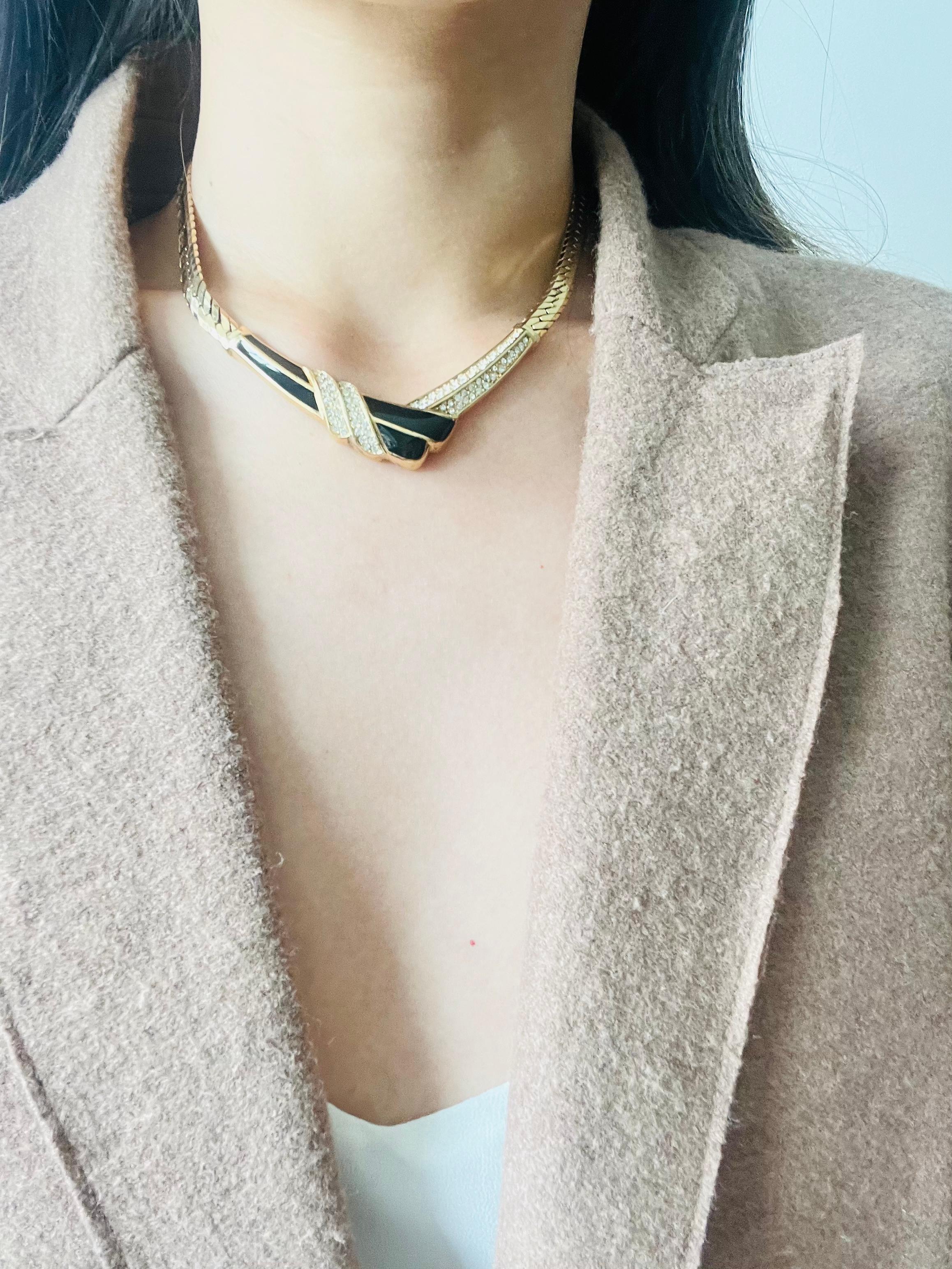 Christian Dior Vintage 1970s Black Enamel Crystals Tie Knot Triangle Neck Collier en vente 1