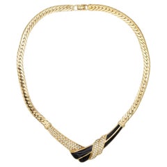 Christian Dior Vintage Años 70 Cristales de esmalte negro Collar de triángulo con nudo de corbata