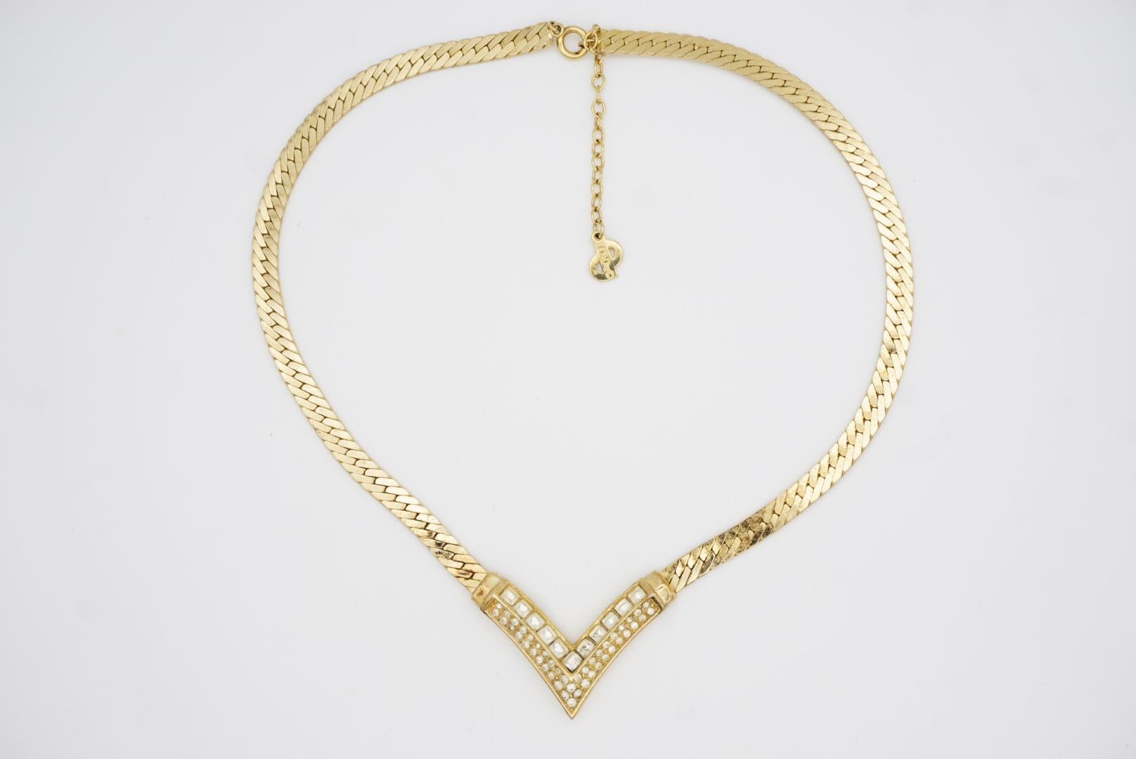 Christian Dior Collana con ciondolo a triangolo con cristalli quadrati e Arrow, vintage anni '70 in vendita 3