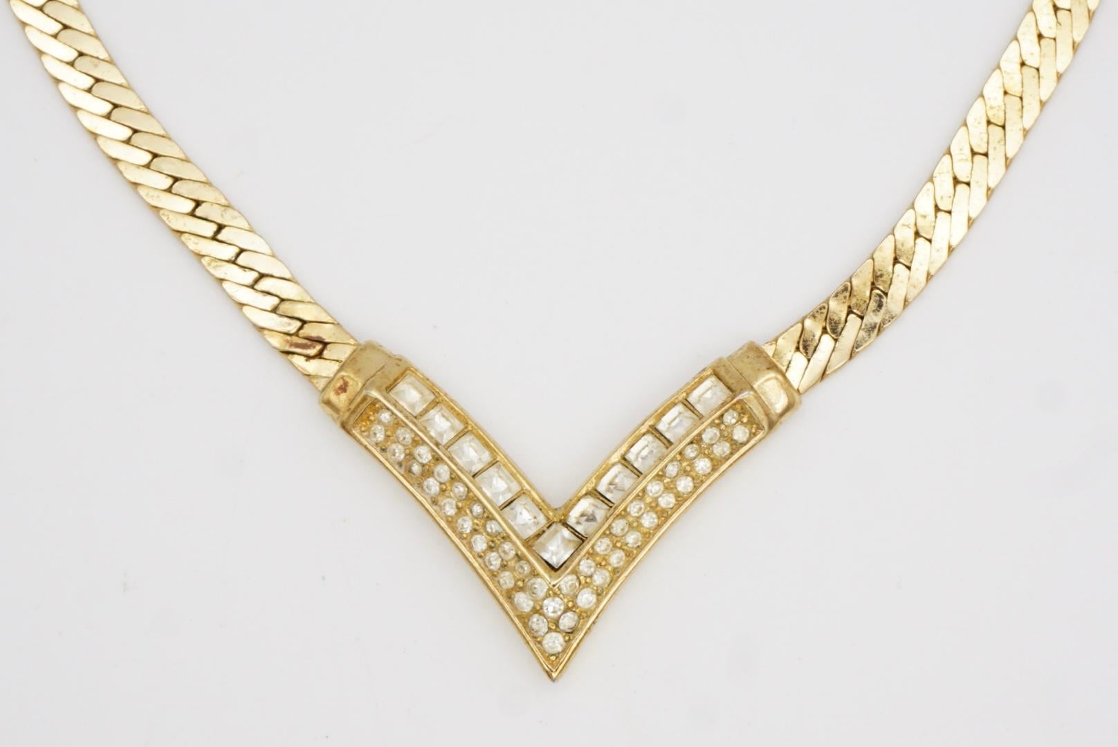 Christian Dior Collana con ciondolo a triangolo con cristalli quadrati e Arrow, vintage anni '70 in vendita 4