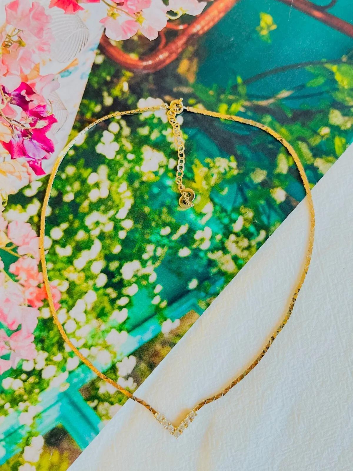 Art Déco Christian Dior Vintage anni '70, ciondolo a triangolo con cristalli, squisita collana a catena in vendita