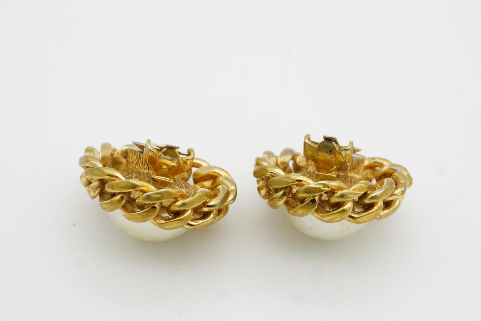 Christian Dior Vintage 1970s Extra Large Round White Pearl Interlocked Earrings im Angebot 8