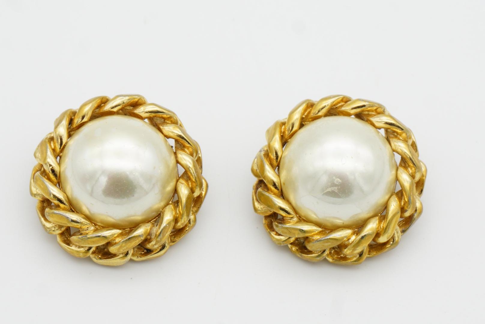 Christian Dior Vintage 1970s Extra Large Round White Pearl Interlocked Earrings im Angebot 3