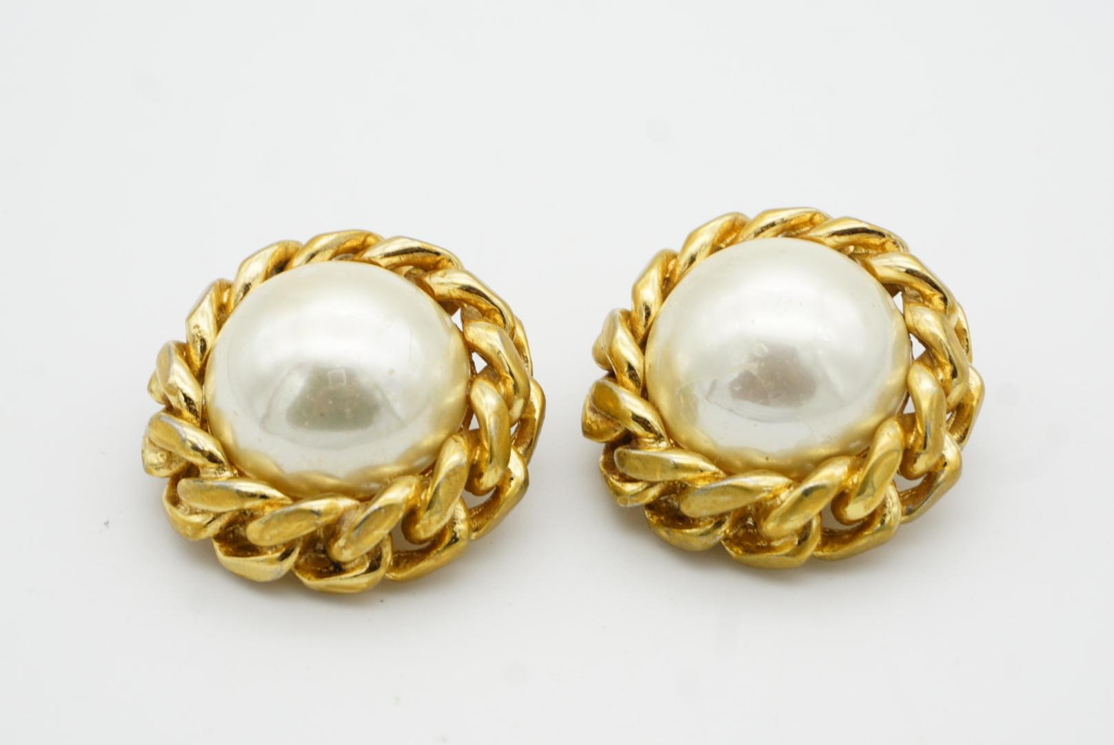 Christian Dior Vintage 1970s Extra Large Round White Pearl Interlocked Earrings im Angebot 4