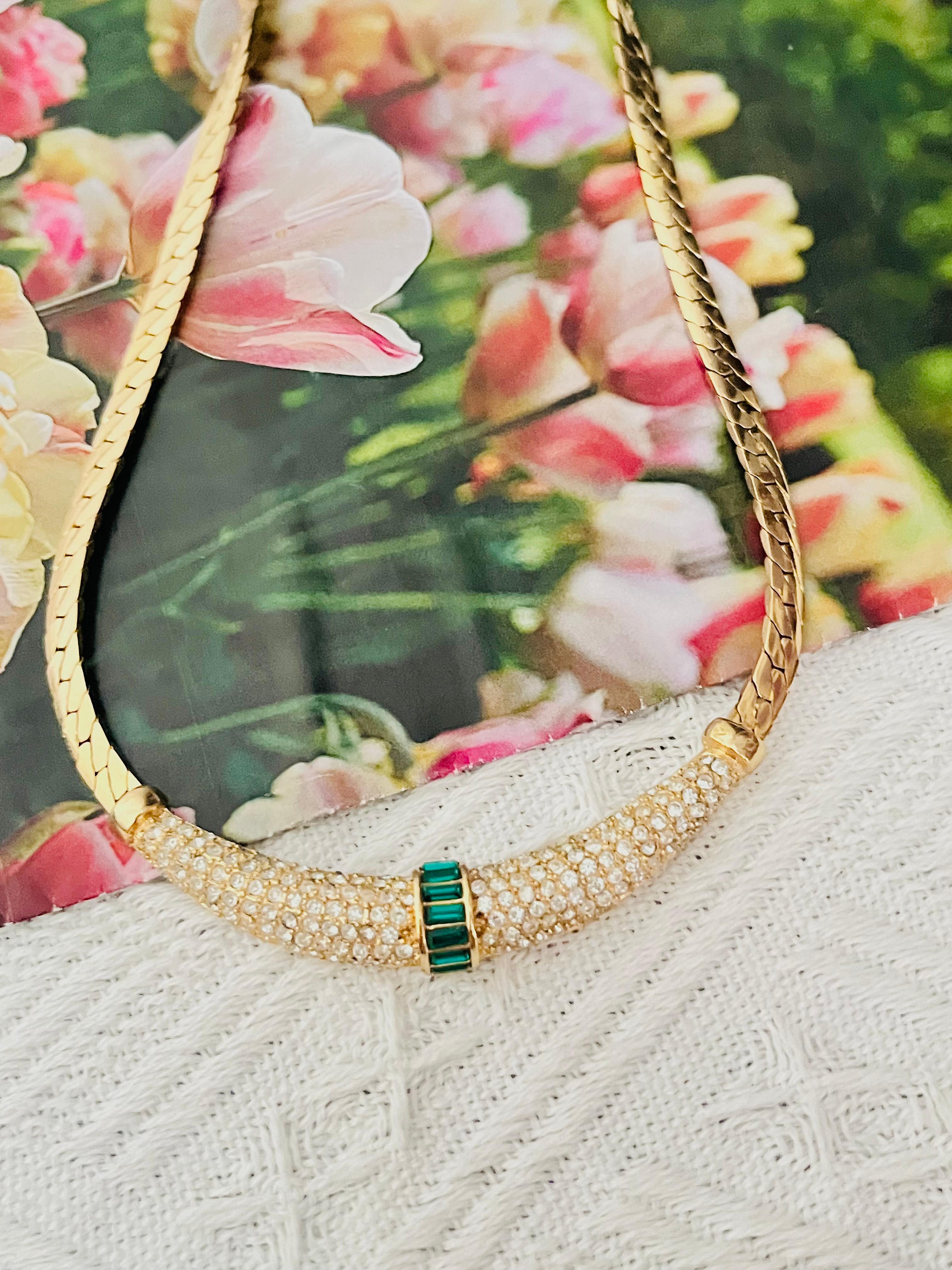 Christian Dior Vintage 1970s Unisex Gripoix Emerald Green Rectangle Crystals Moon Crescent Pendant Necklace, Gold Tone

Very good condition. Maybe some light colour loss or scratches, barely noticeable. 100% genuine. 

A unique piece. Signed at the