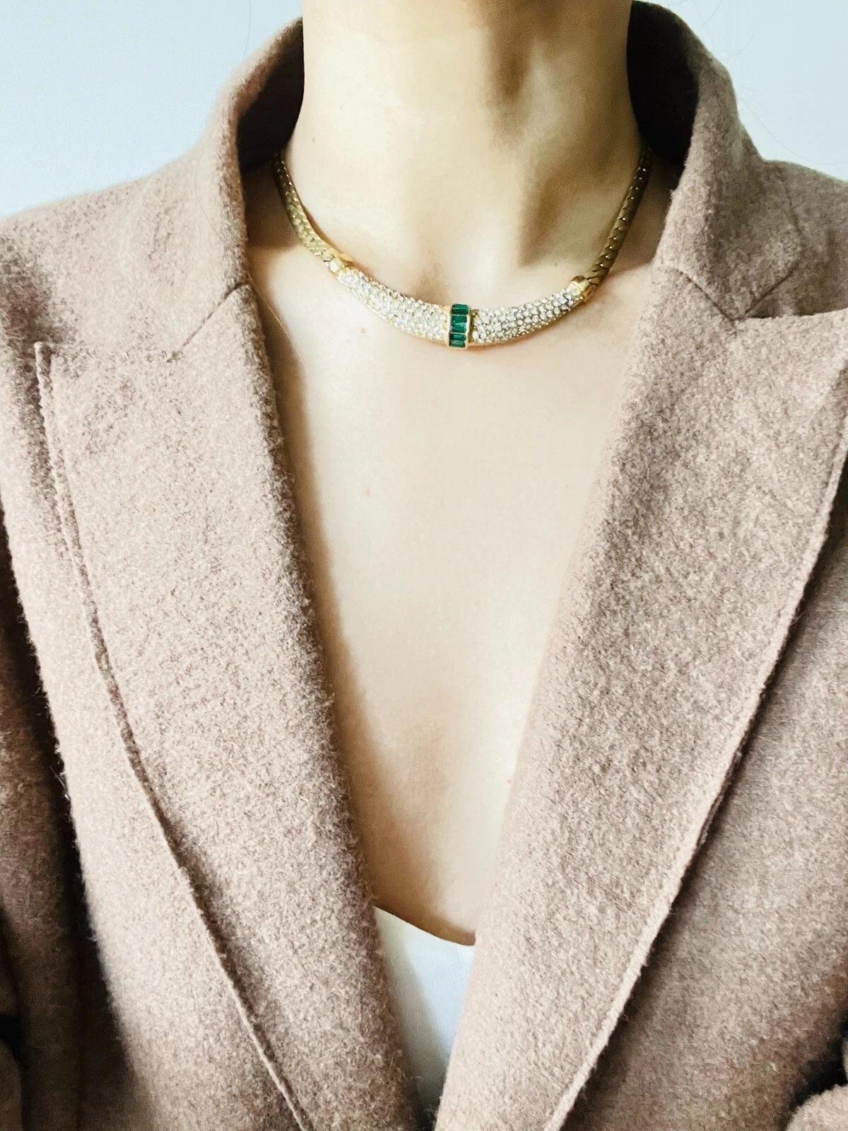 Christian Dior Vintage 1970 Gripoix Smeraldo Luna Cristalli Mezzaluna Collana a mezzaluna in vendita 2