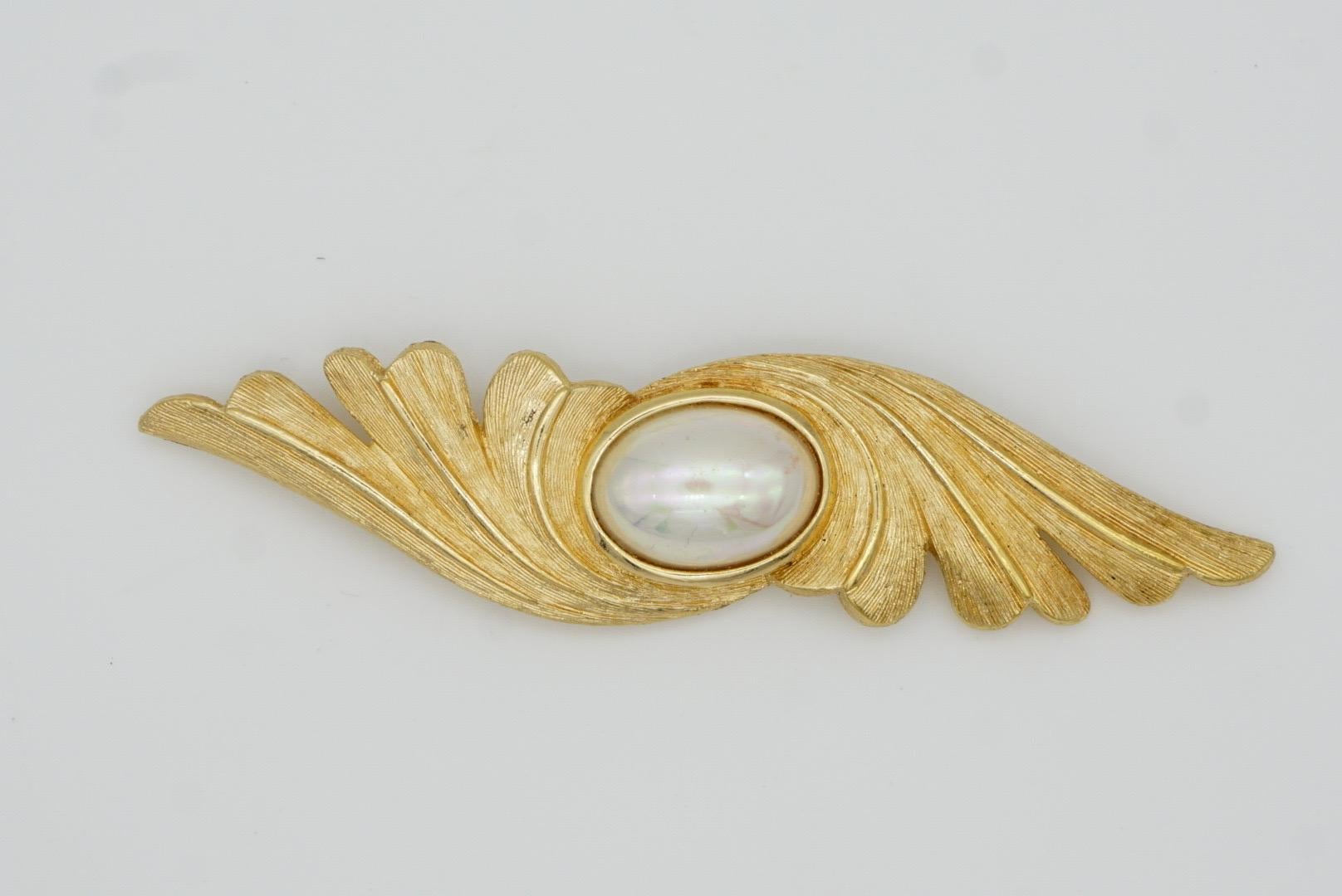 Christian Dior Vintage 1970s Oval Pearl Symmetric Feather Leaf Wing Gold Brooch For Sale 5