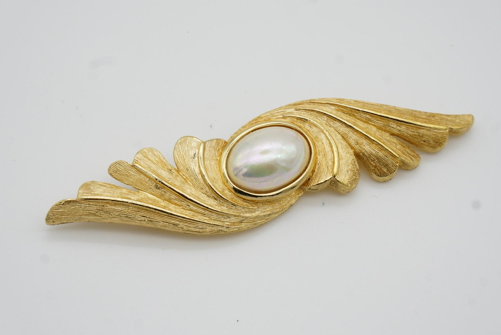 Christian Dior Vintage 1970s Oval Pearl Symmetric Feather Leaf Wing Gold Brooch For Sale 6