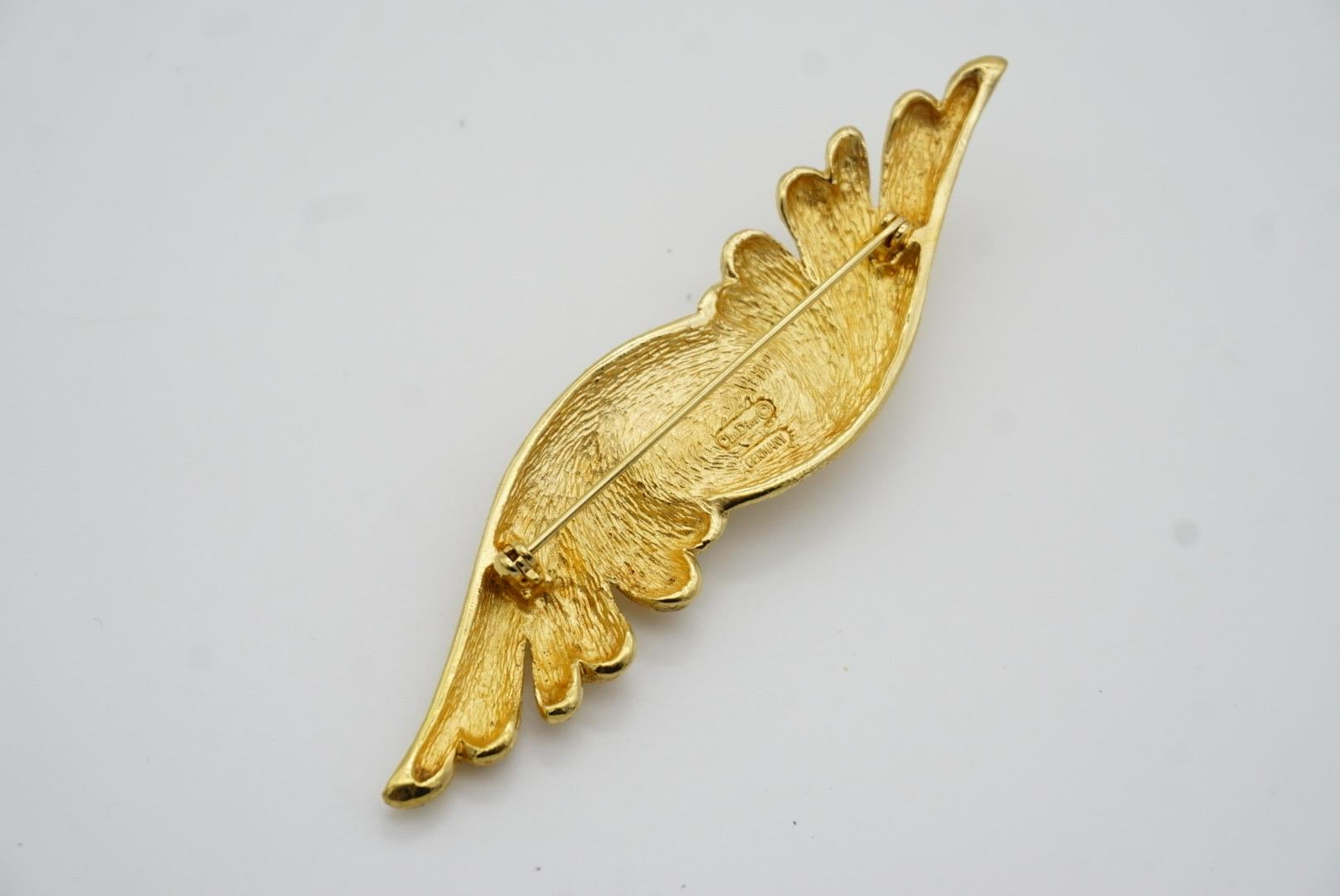 Christian Dior Vintage 1970s Oval Pearl Symmetric Feather Leaf Wing Gold Brooch For Sale 9