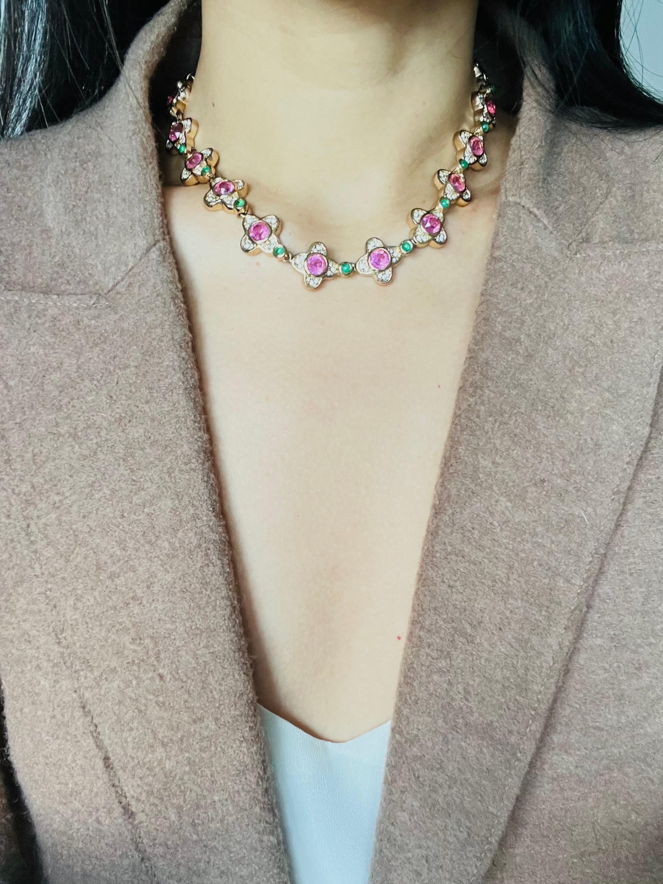 Christian Dior Vintage 1970s Pink Clover Flower Emerald Dots Crystals Necklace For Sale 1