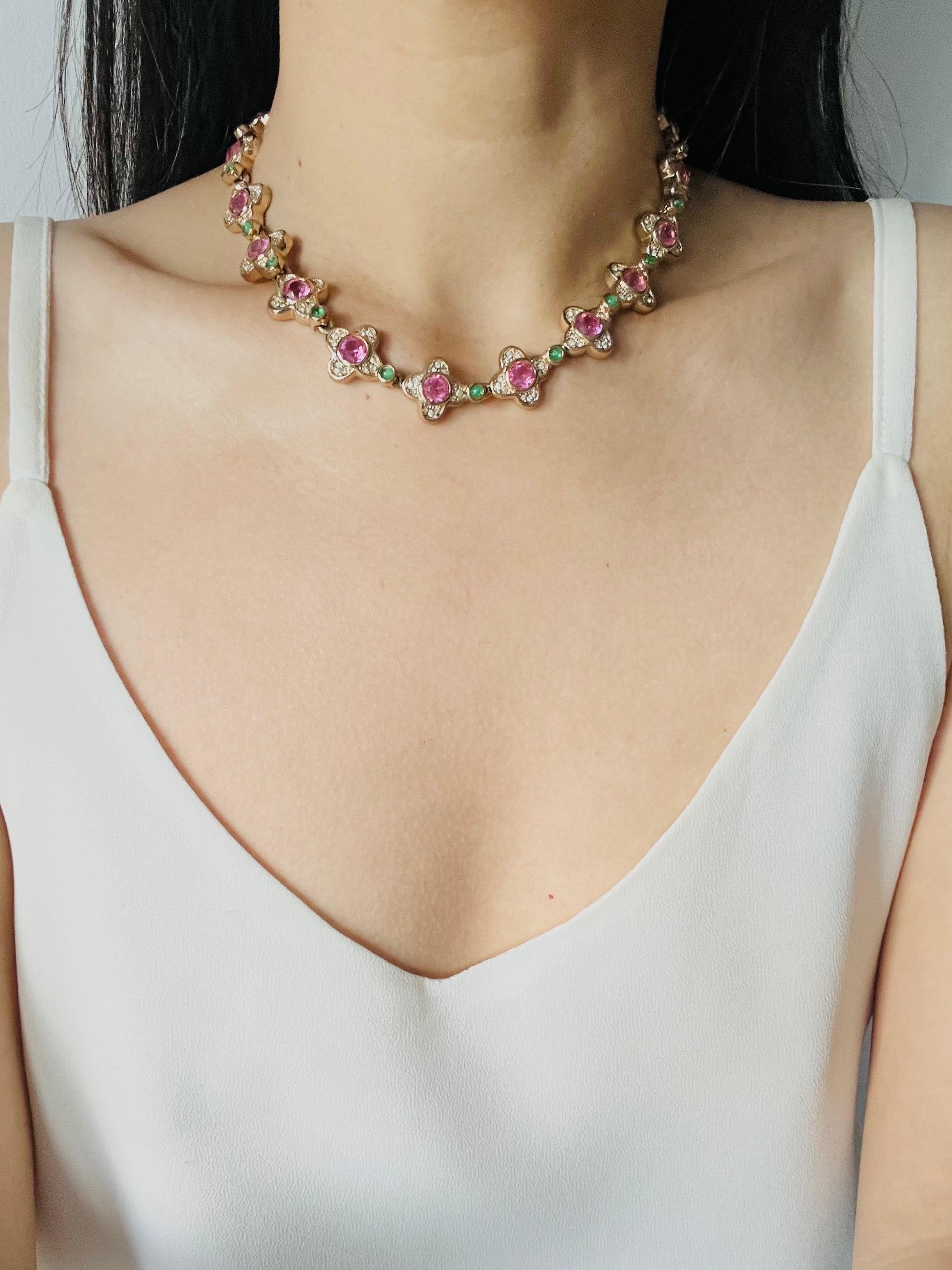 Christian Dior Vintage 1970s Pink Clover Flower Emerald Dots Crystals Necklace For Sale 4