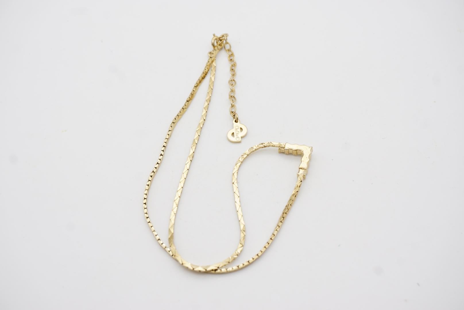 Christian Dior, collier pendentif vintage des années 1970 avec chaîne triangulaire en cristaux Swarovski en vente 8