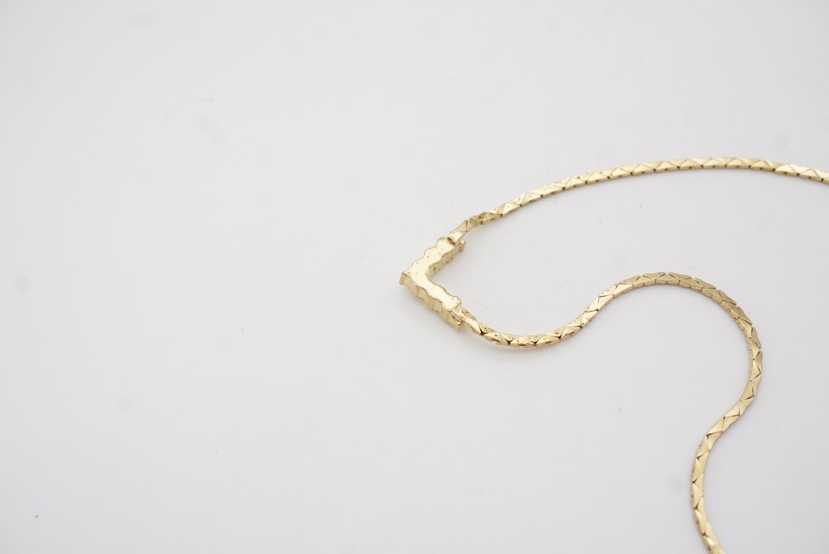 Christian Dior, collier pendentif vintage des années 1970 avec chaîne triangulaire en cristaux Swarovski en vente 10