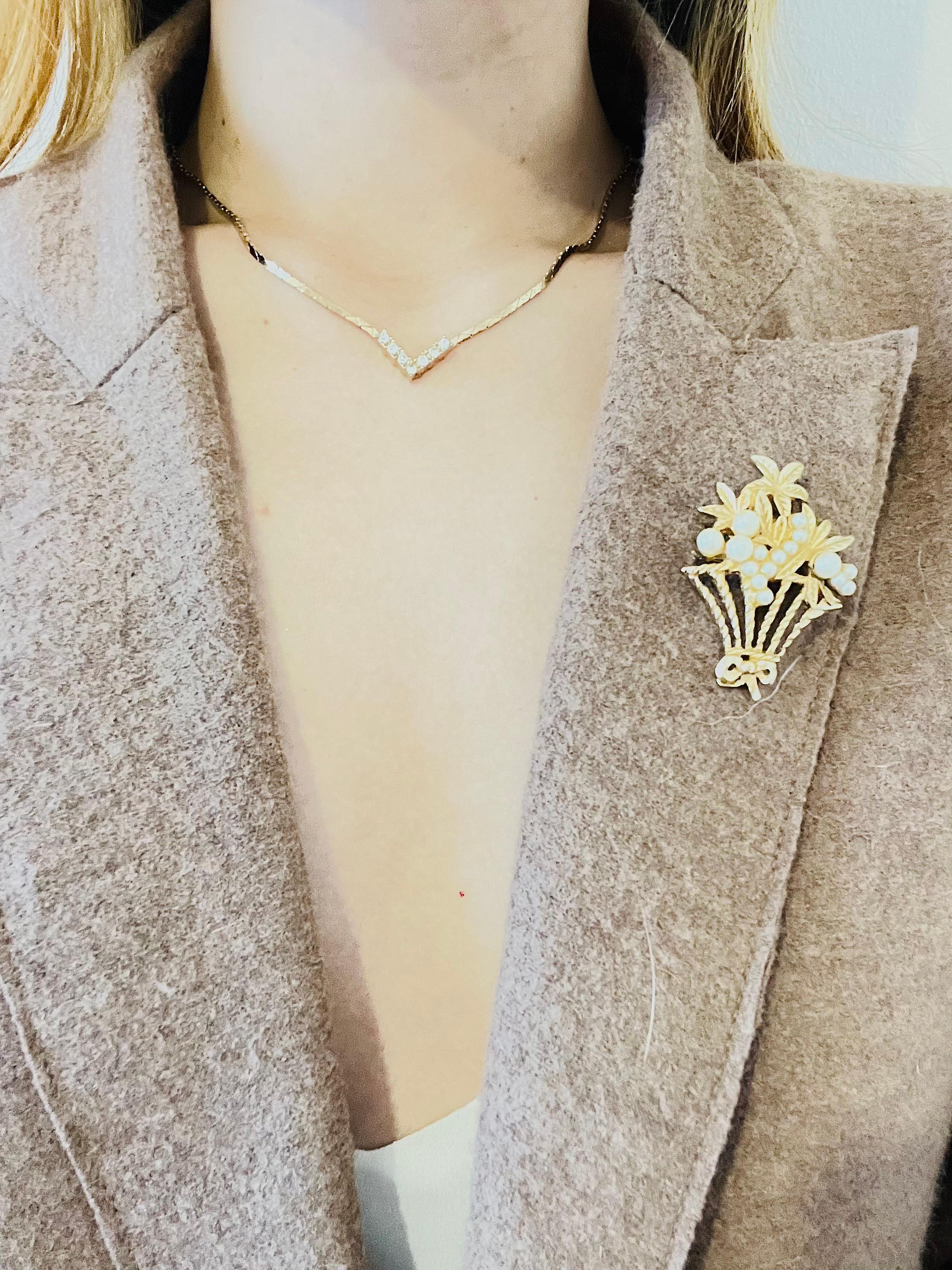 Christian Dior, collier pendentif vintage des années 1970 avec chaîne triangulaire en cristaux Swarovski en vente 4