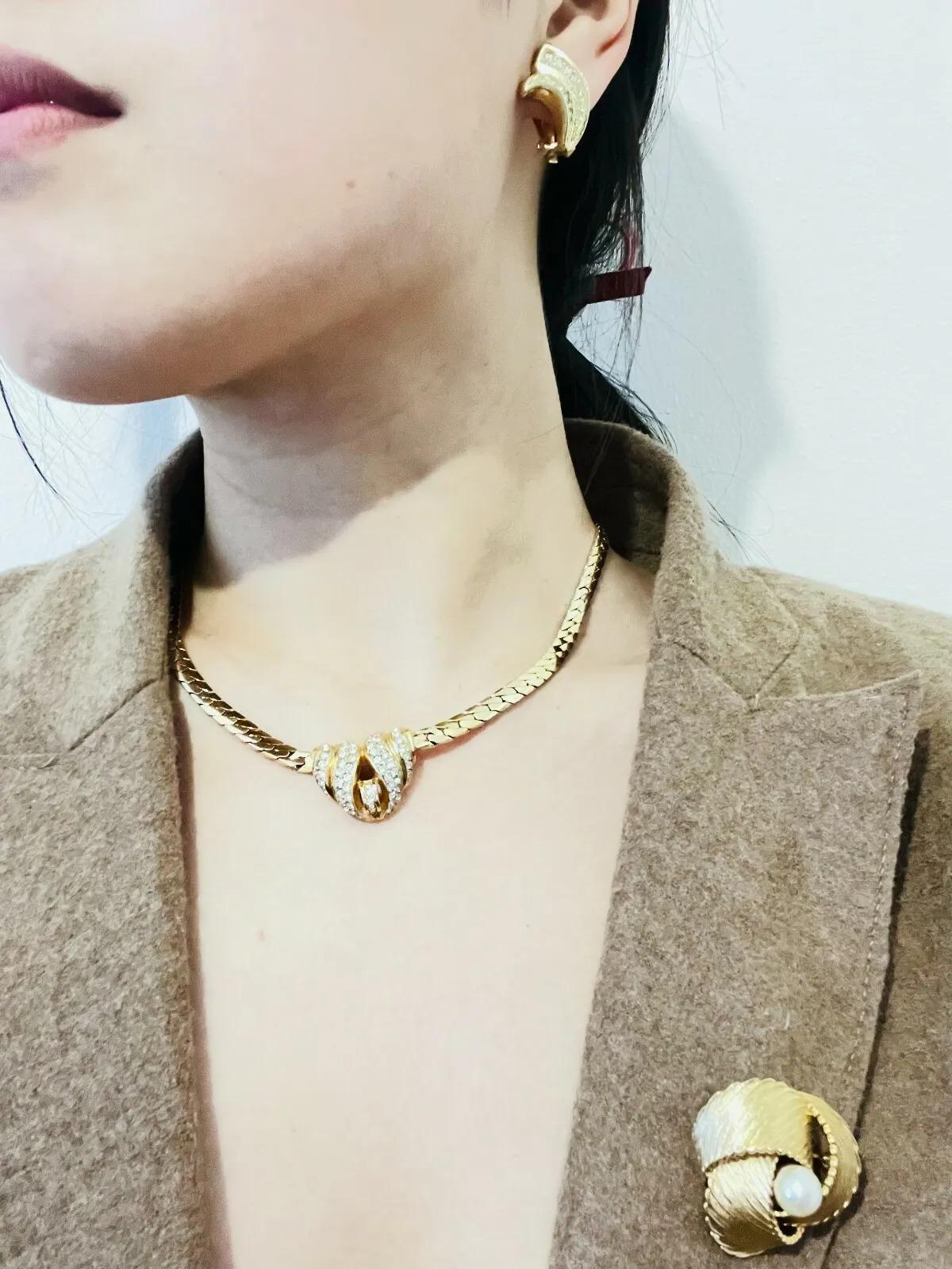 Christian Dior Collana a cupola simmetrica con cristalli intrecciati degli anni '70 in vendita 2