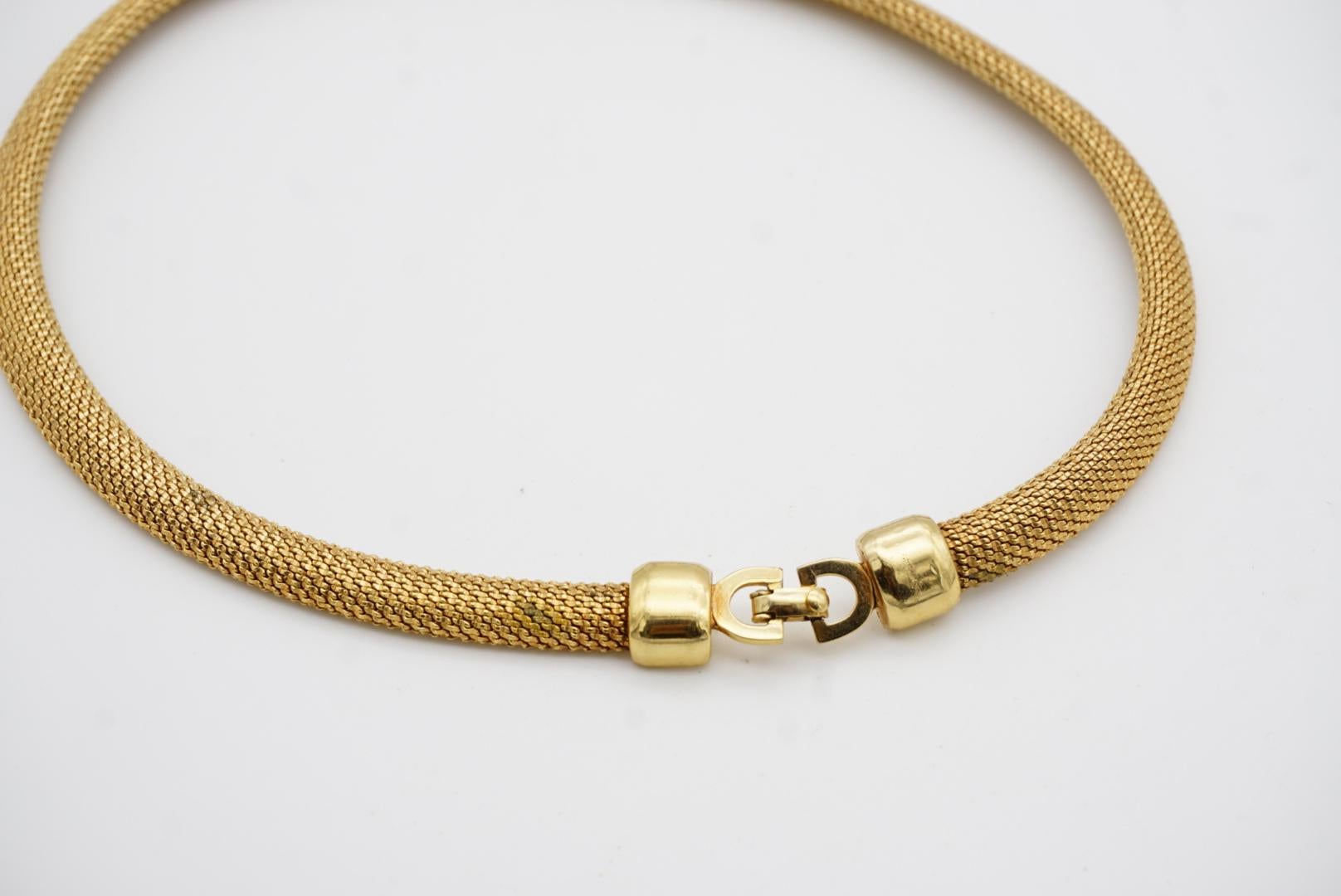 Christian Dior Vintage anni '70 Unisex Collana in maglia intrecciata con serpente Omega in oro in vendita 7