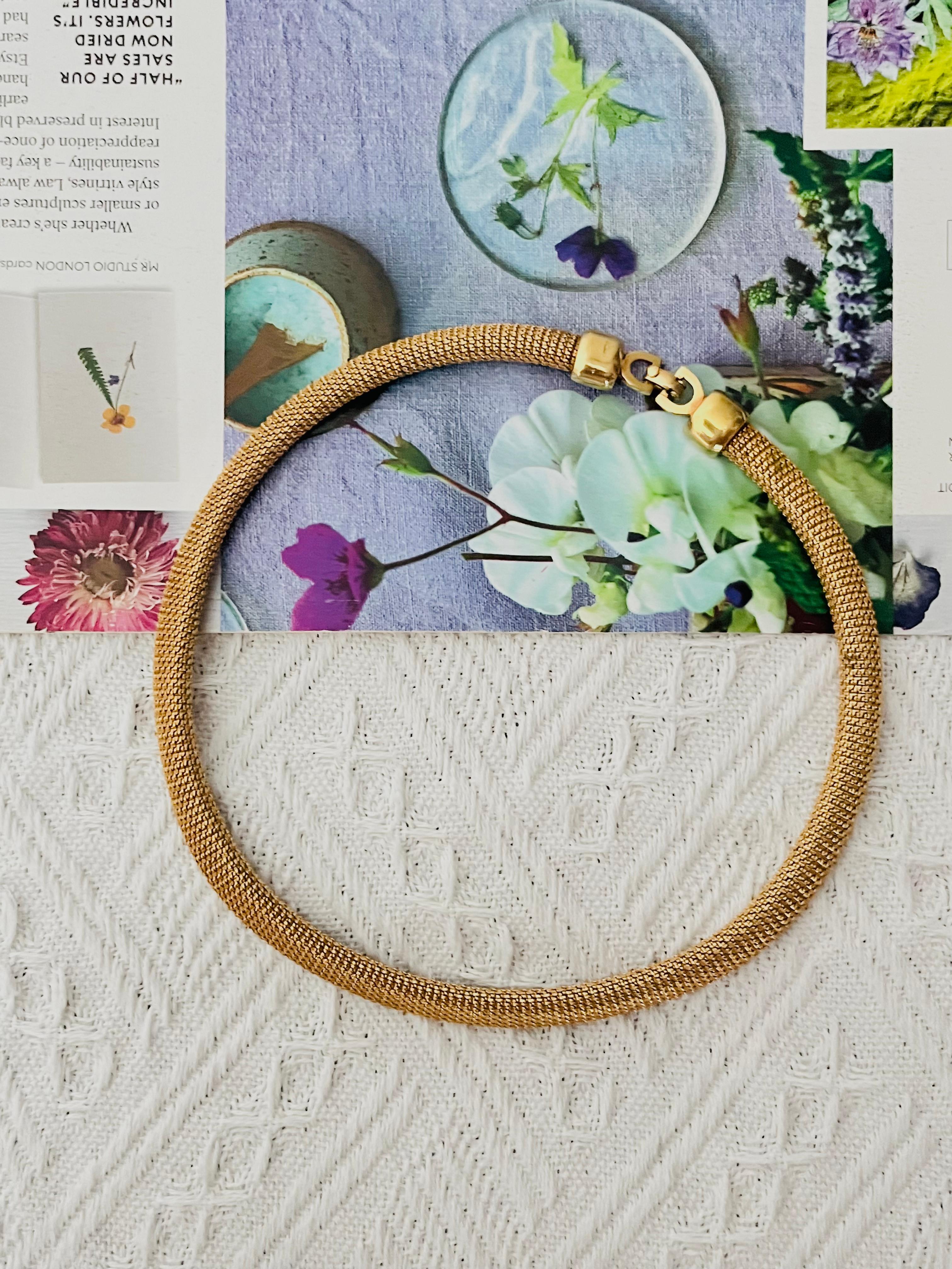 Art Déco Christian Dior Vintage anni '70 Unisex Collana in maglia intrecciata con serpente Omega in oro in vendita