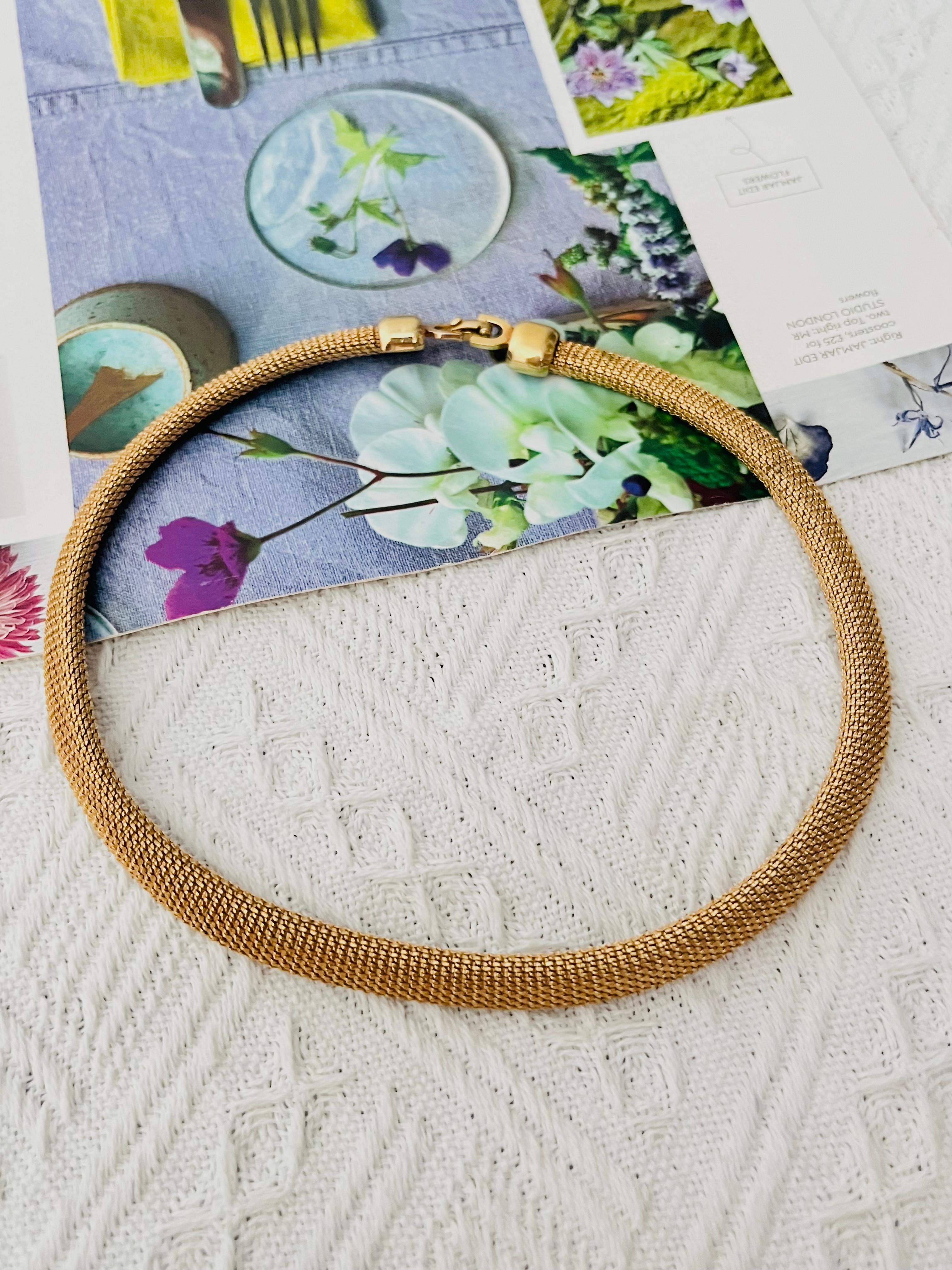Christian Dior Vintage anni '70 Unisex Collana in maglia intrecciata con serpente Omega in oro In condizioni buone in vendita a Wokingham, England