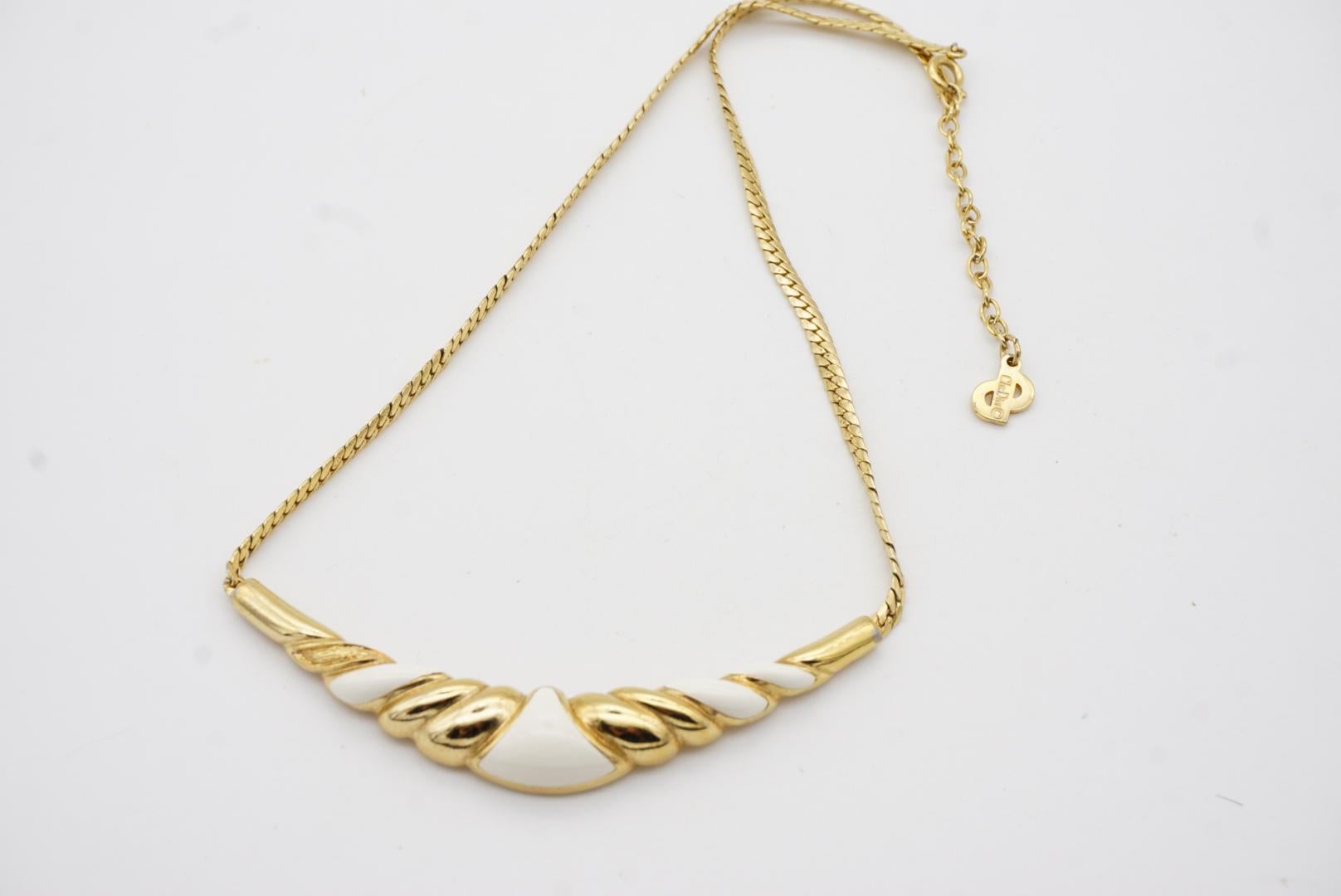 Christian Dior, collier pendentif long vintage des années 1970, blanc, avec triangle de lune en croissant de lune 6