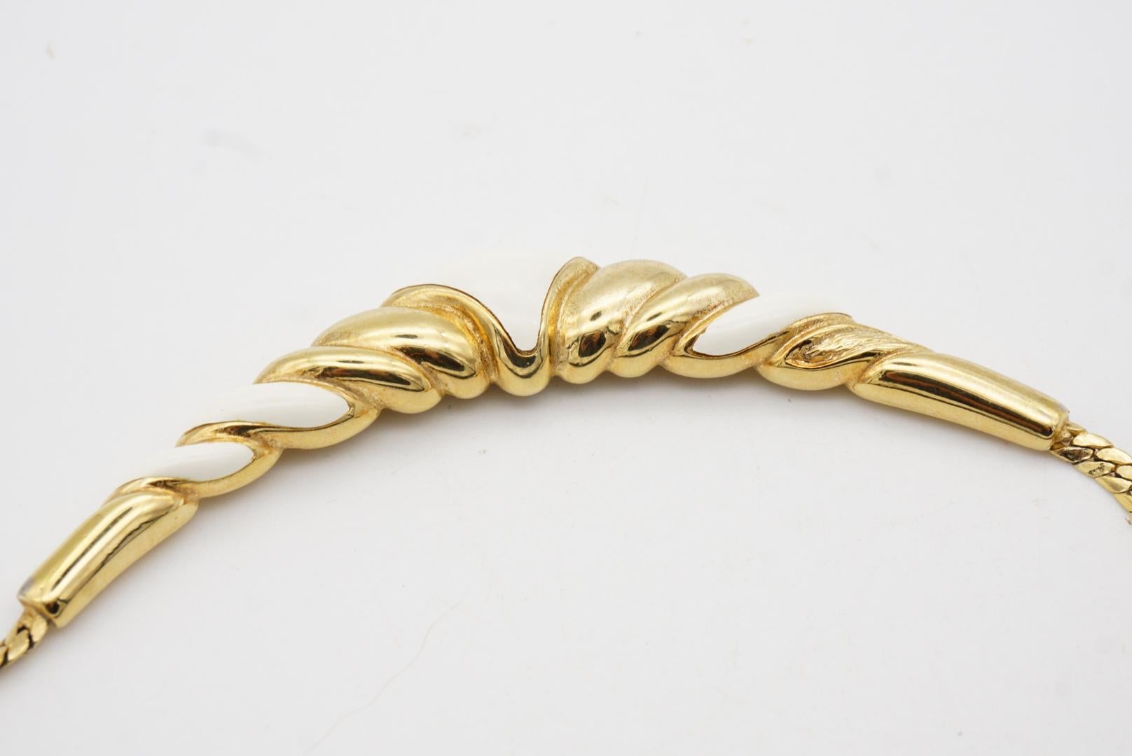 Christian Dior Vintage Años 70 Collar Largo Colgante Triángulo Luna Creciente Blanca en venta 9